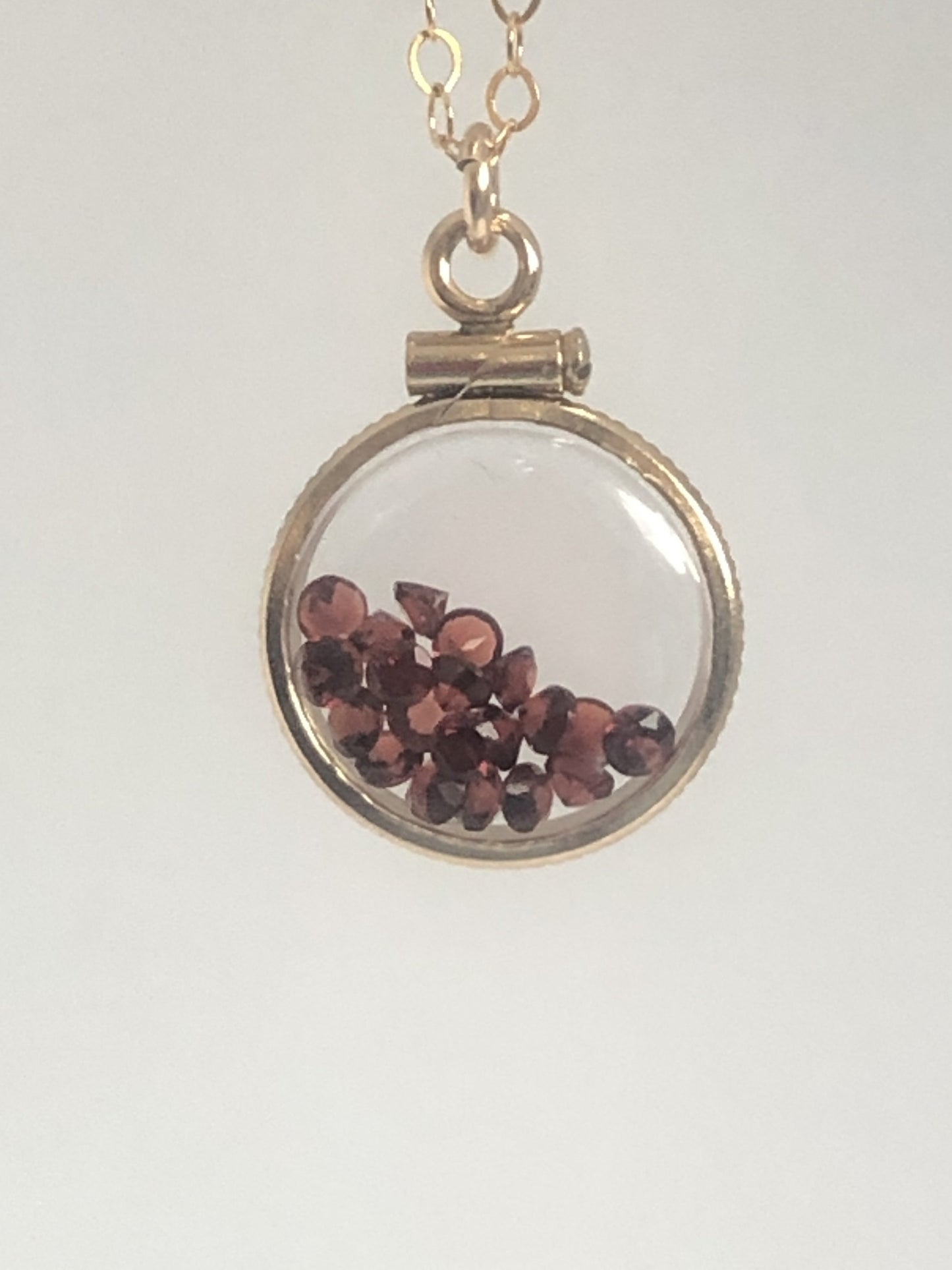 Handmade garnet shaker locket,14k gold filled w/ 0.85 TCW beautiful genuine gems, January birthstone Make one for your Mother's Day, ask me
