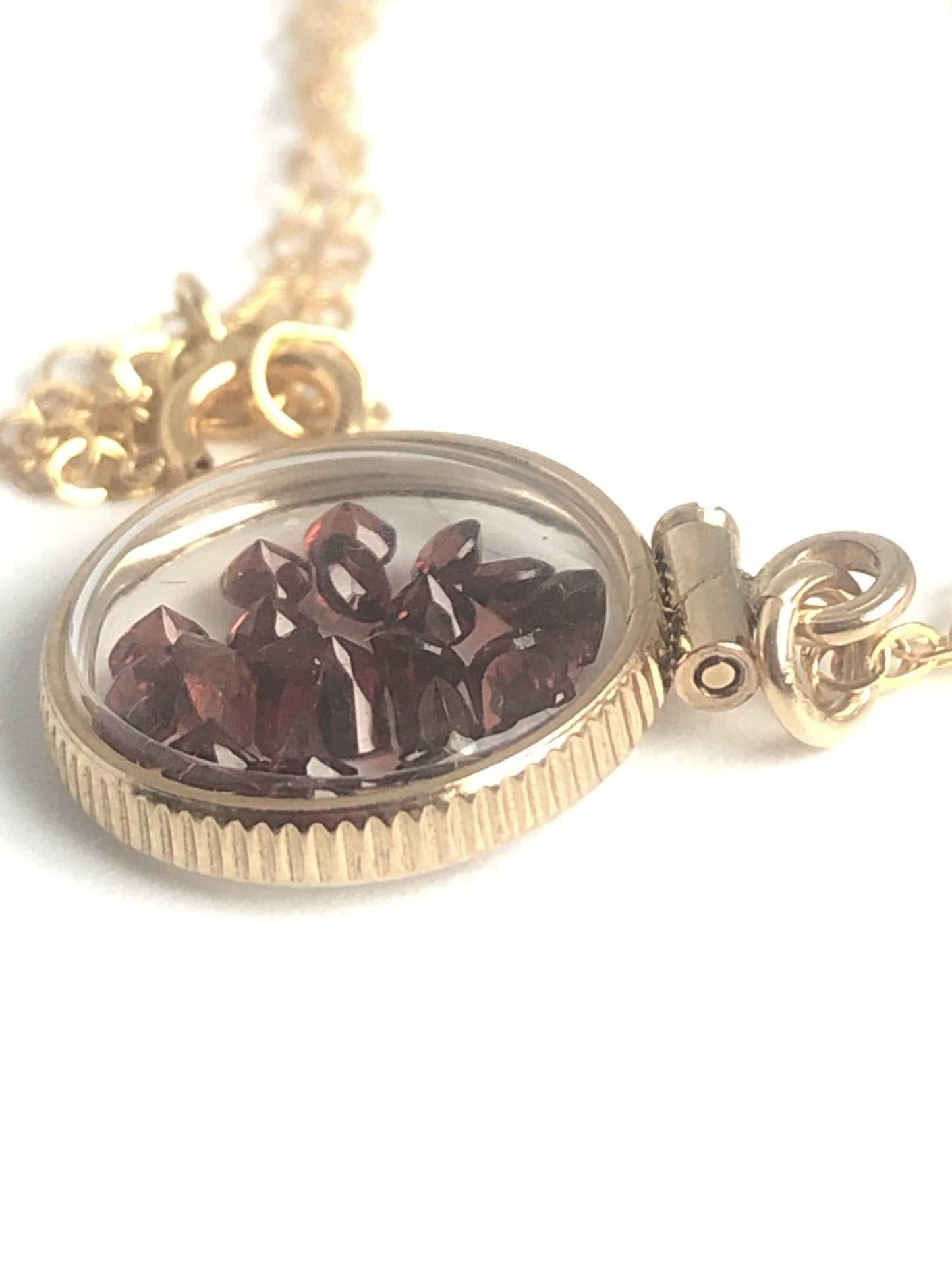 Handmade garnet shaker locket,14k gold filled w/ 0.85 TCW beautiful genuine gems, January birthstone Make one for your Mother's Day, ask me