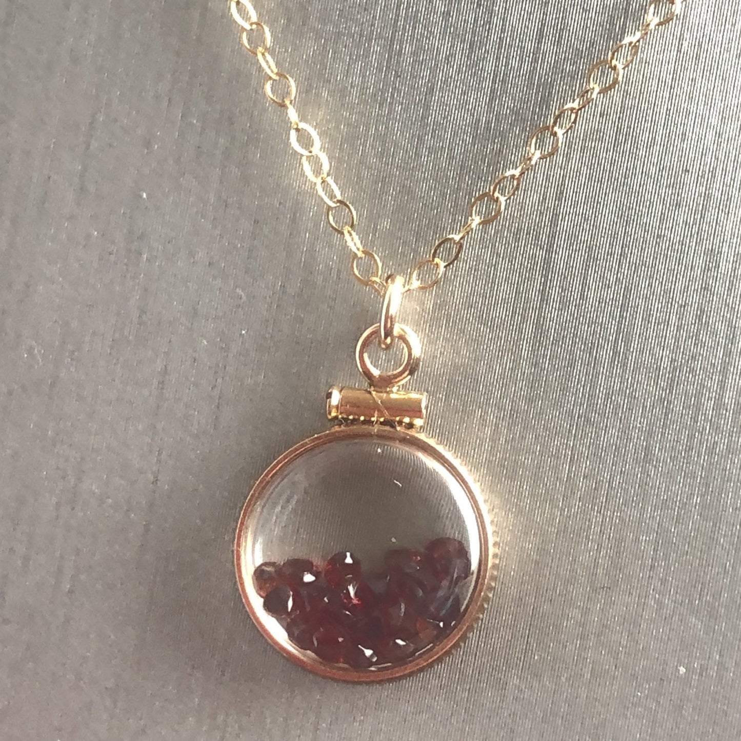 Handmade garnet shaker locket,14k gold filled w/ 0.85 TCW beautiful genuine gems, January birthstone Make one for your Mother's Day, ask me