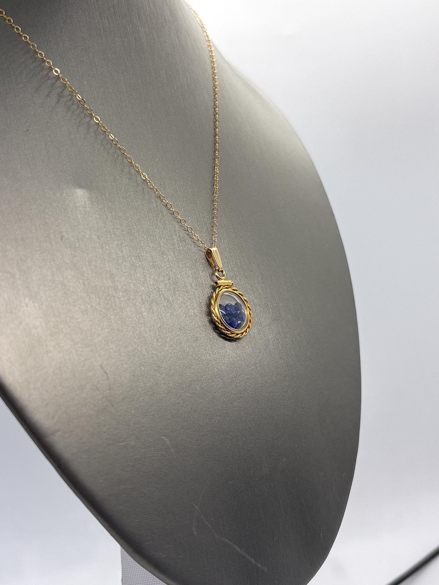 Handmade 12.5 mm 14k gold filled Gemstone Shaker Locket with twisted Rope edge bezel, 0.75 cttw. Blue Saphire, Birthstone September