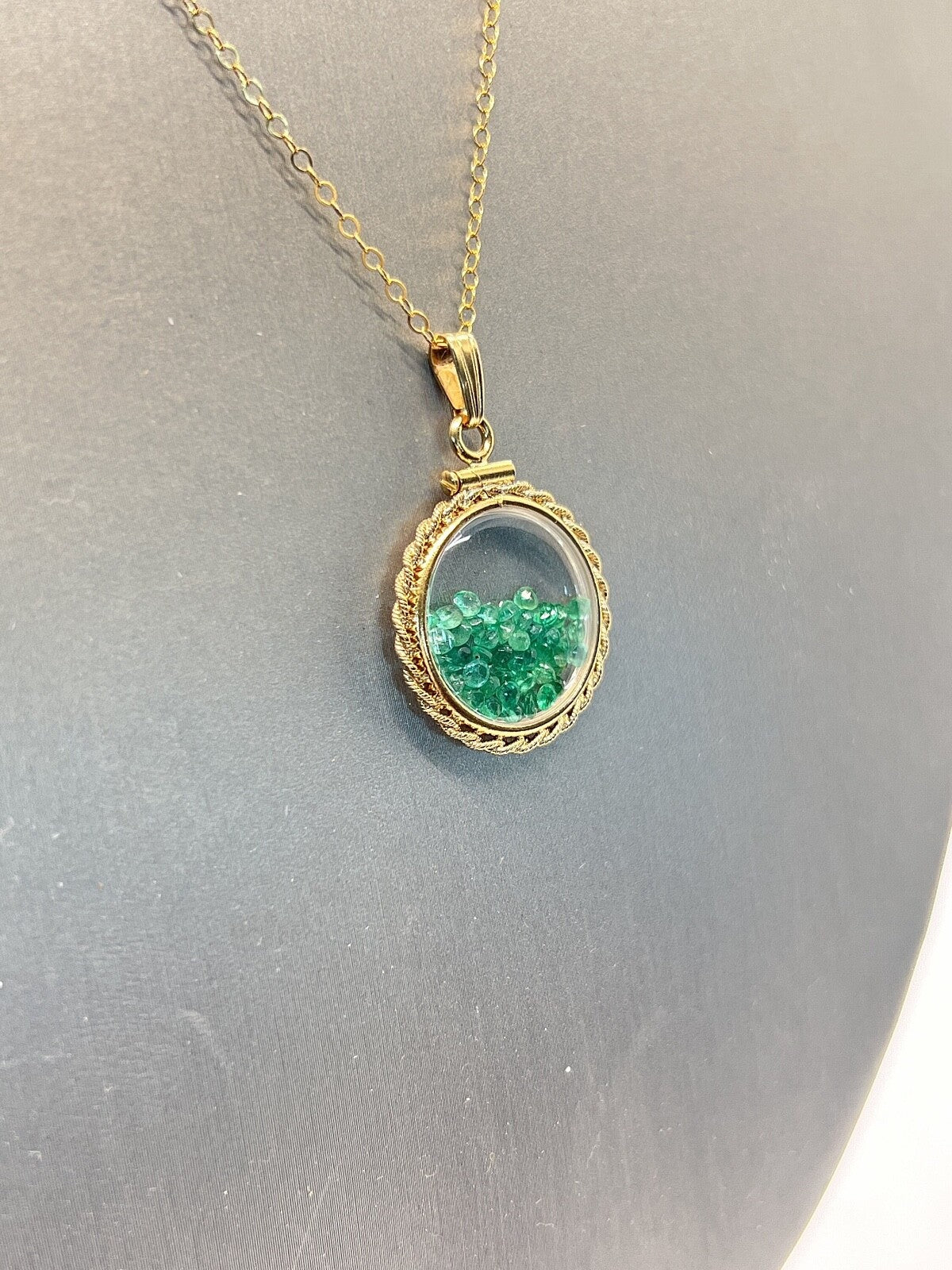 Emerald Rope Edge Shaker Locket 14k gold filled dime size Lucite, May Gem