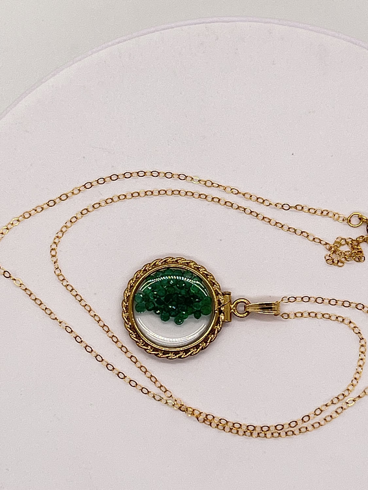 Emerald Rope Edge Shaker Locket 14k gold filled dime size Lucite, May Gem