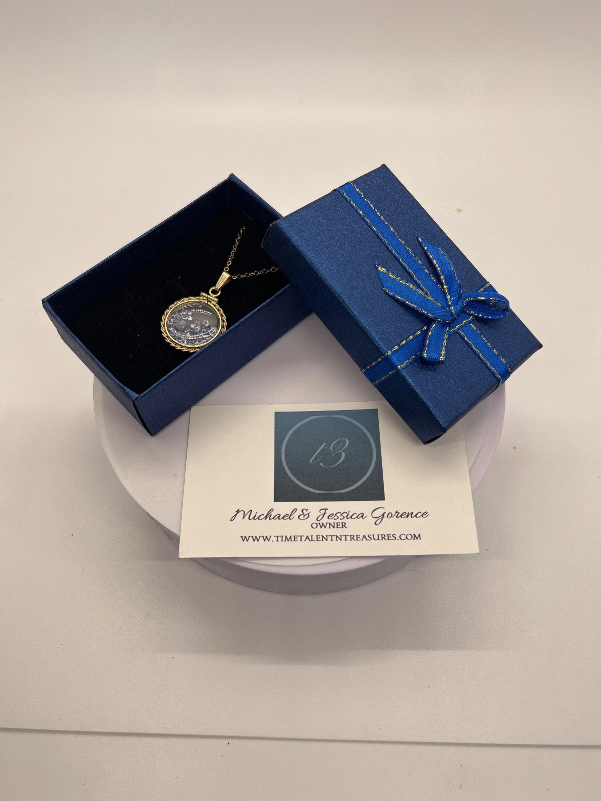 Tanzanite Rope Edge Shaker Locket 14k gold filled dime size Lucite, December
