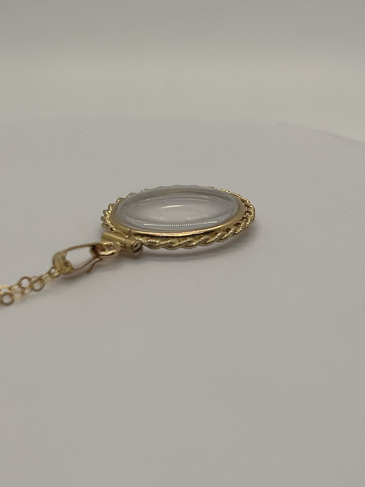 Empty Customizable 21mm 14k gold filled Lucite Shaker locket w/ Rope Edge