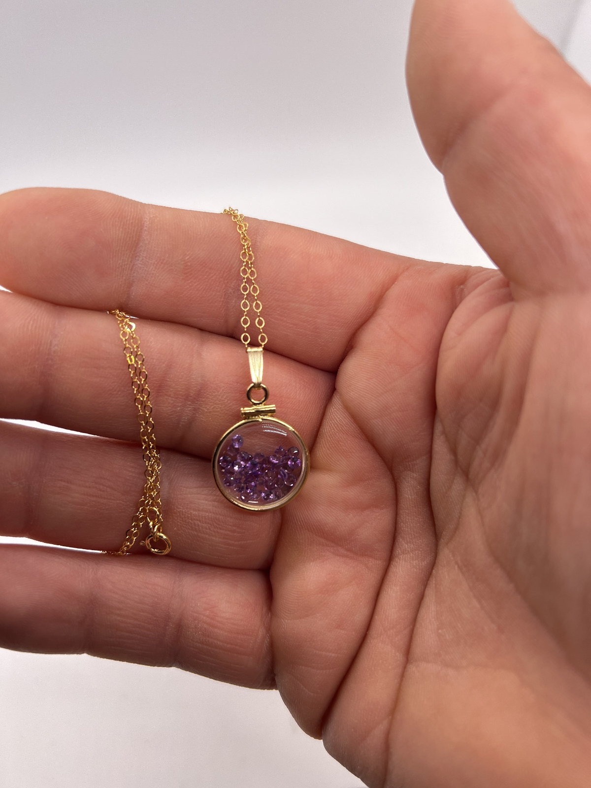14k Solid gold dime size Lucite Shaker Locket, Amethyst 1.15 TCW February gems