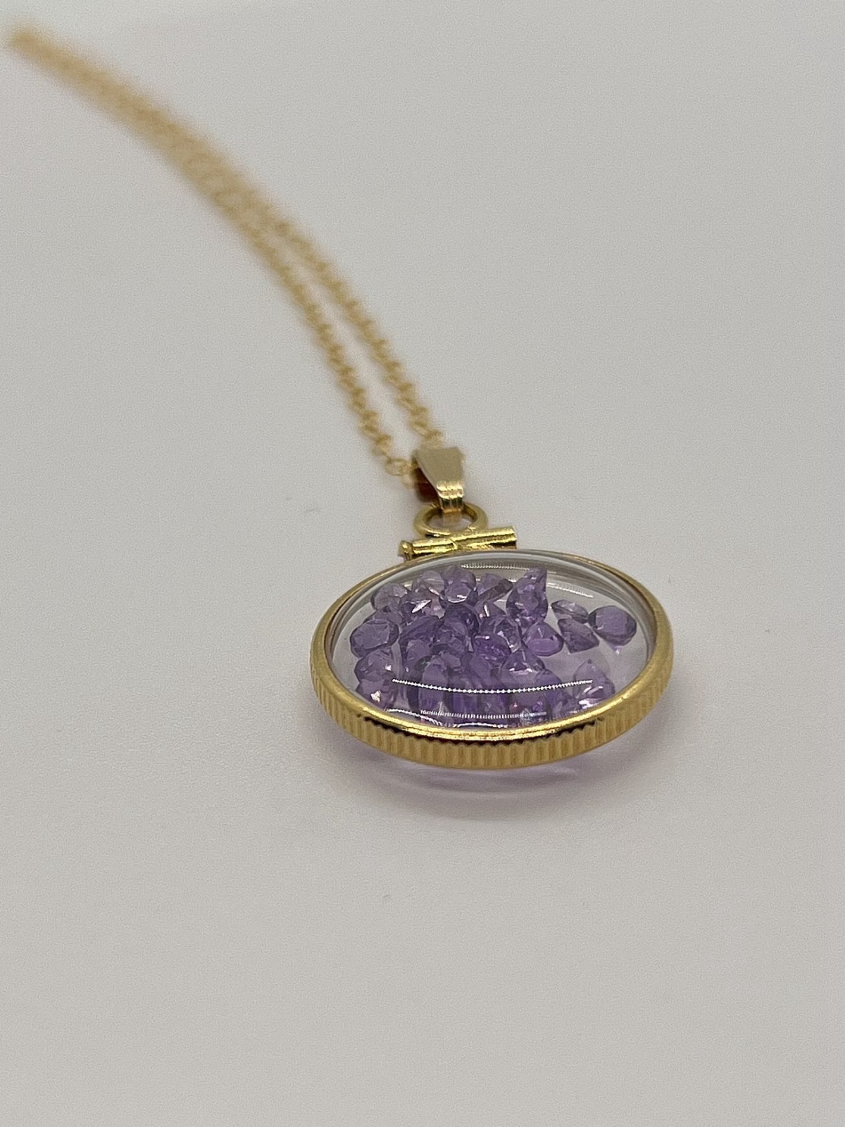 14k Solid gold dime size Lucite Shaker Locket, Amethyst 1.15 TCW February gems