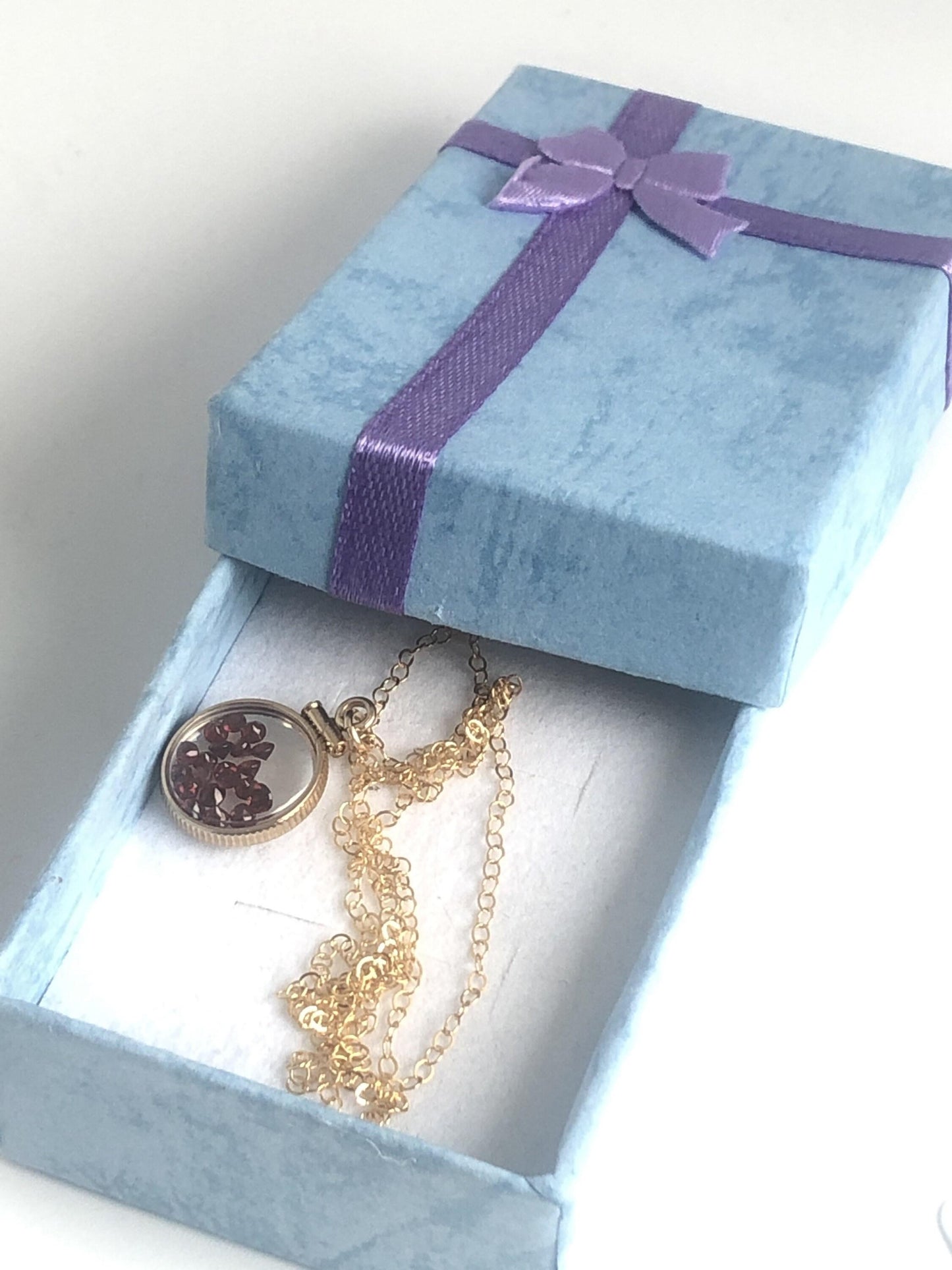 Handmade garnet shaker locket,14k gold filled w/ 0.85 tcw beautiful genuine gems, january birthstone make one for your mother's day, ask me