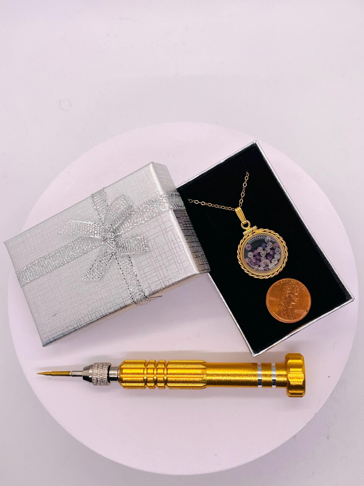 Hand made 21 mm nickel size 14k gold filled lucite genuine fluorite shaker locket with rope edge, with beautiful bead crystals.