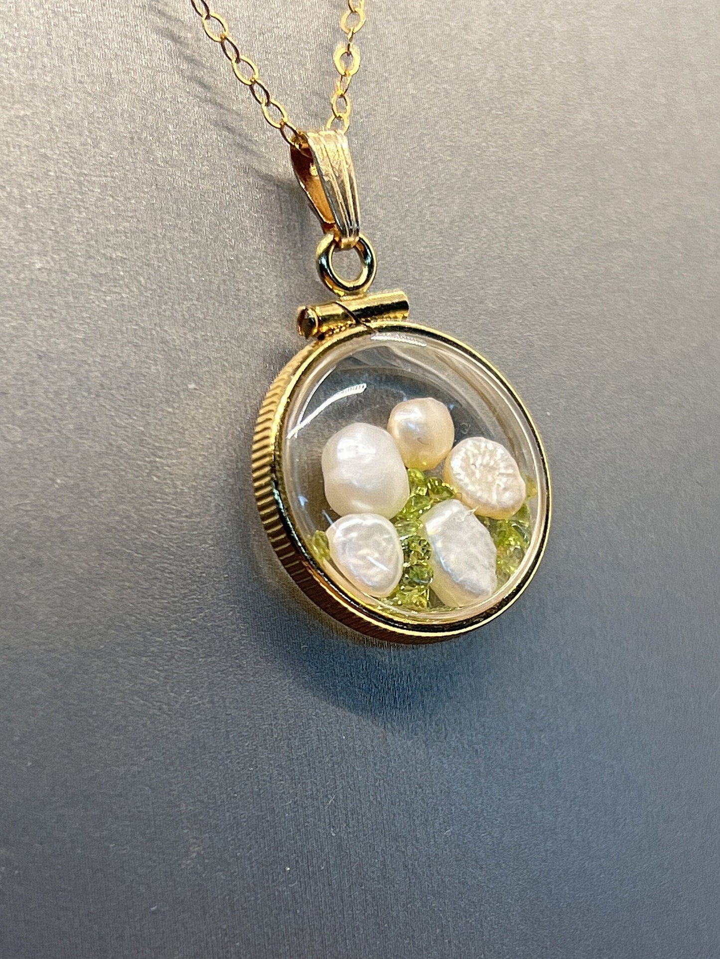 Reversible Lucite Diamond Edge Handmade 14k gold filled Pearl and Peridot Shaker Locket Nickel size. Audrey design.