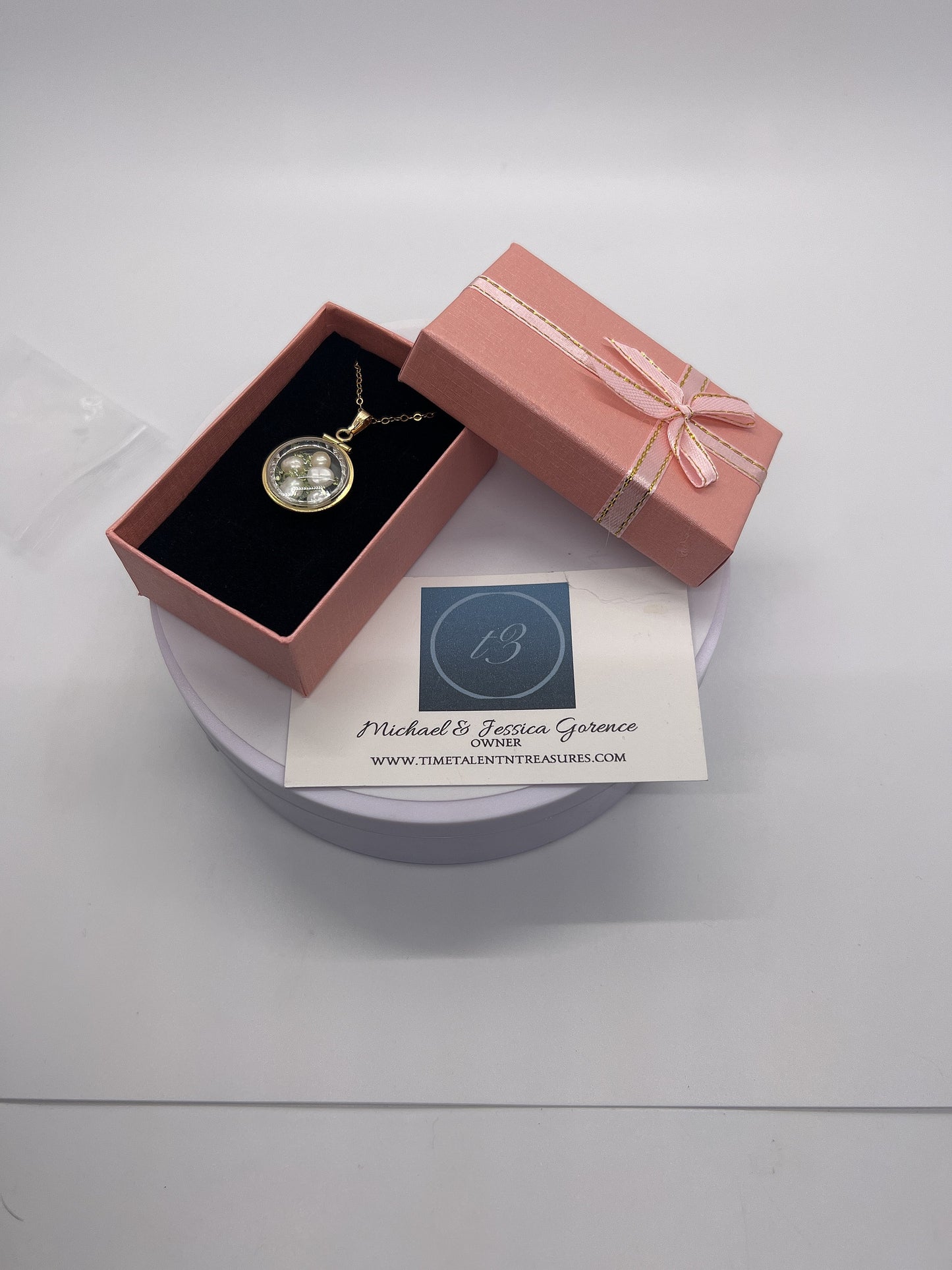 Reversible Lucite Diamond Edge Handmade 14k gold filled Pearl and Peridot Shaker  Locket Nickel size. Audrey design.