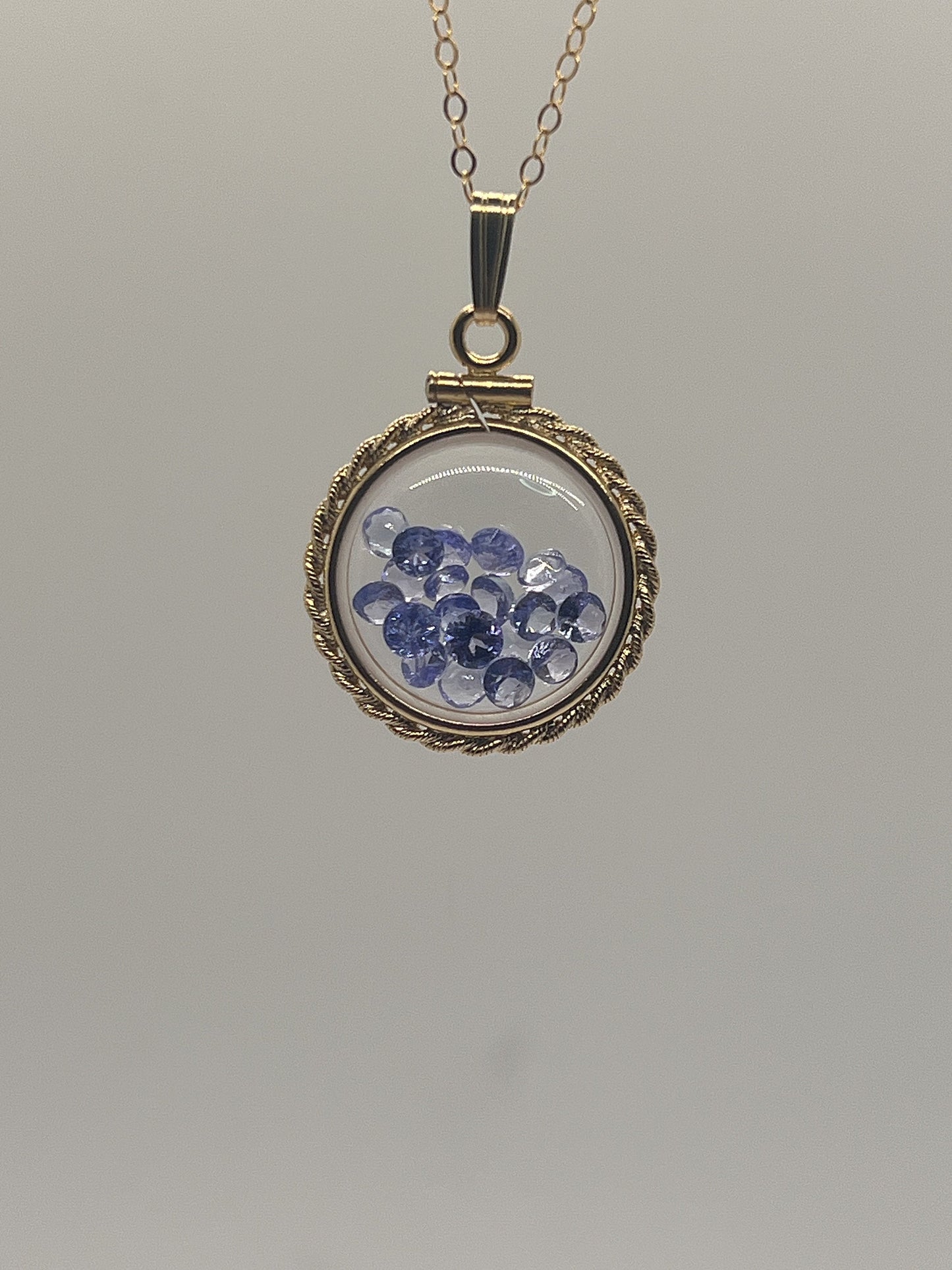 Empty Hand Made 21 mm 14k Gold Filled Lucite Shaker Locket With ROPE EDGE w/ Free Screwdriver Waiting for your Little Treasures, 2-3 mm gems