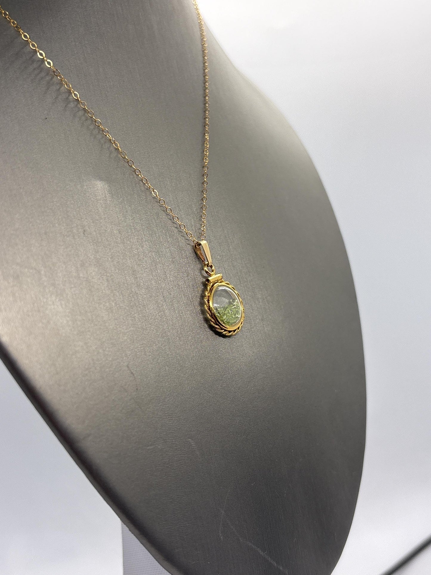 Handmade 12.5 mm 14k gold filled Gemstone  Shaker Locket with twisted Rope edge bezel, 0.75 cttw. Green Peridot, Birthstone August