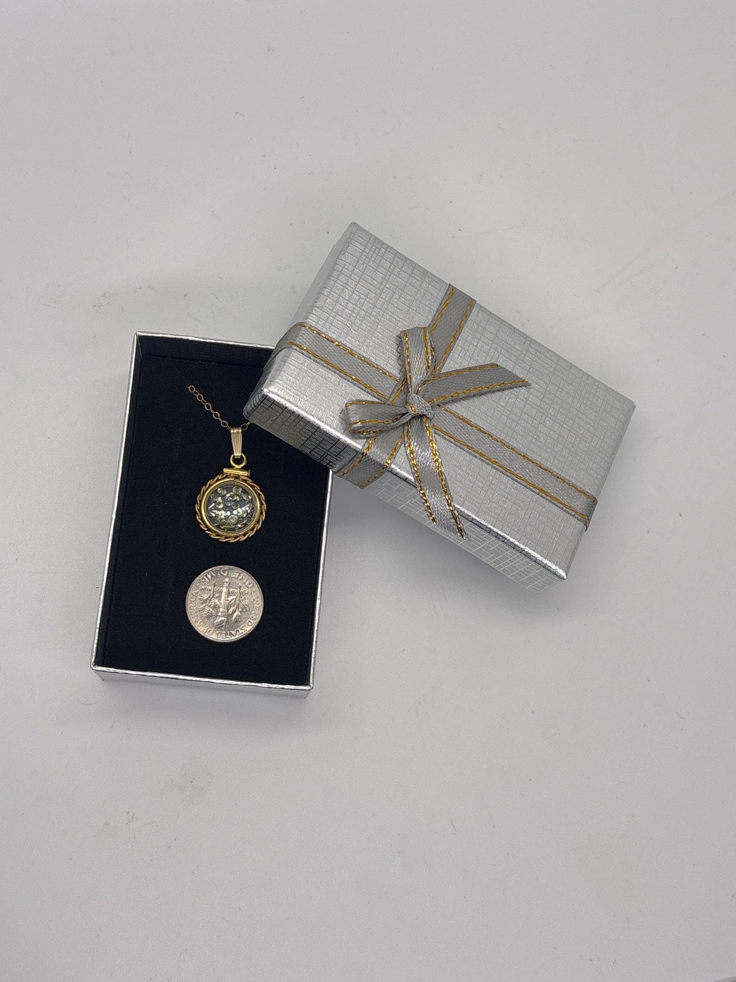 Handmade 12.5 mm 14k gold filled Gemstone  Shaker Locket with twisted Rope edge bezel, 0.75 cttw. Green Peridot, Birthstone August