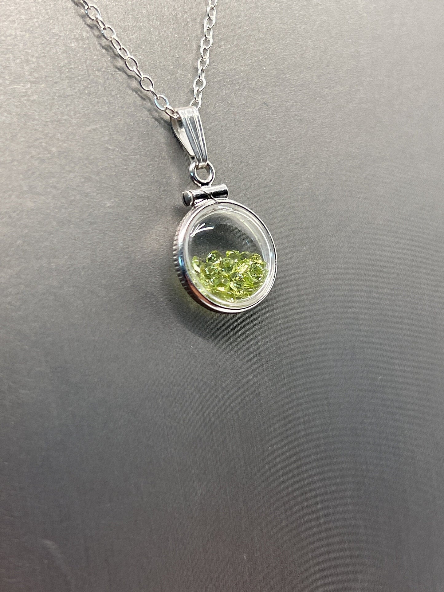 Handmade 12.5 mm Diminutive Sterling Silver Peridot Shaker Locket Lucite View Locket, Necklace, Beautiful May Birthstone. 1.65 TCW