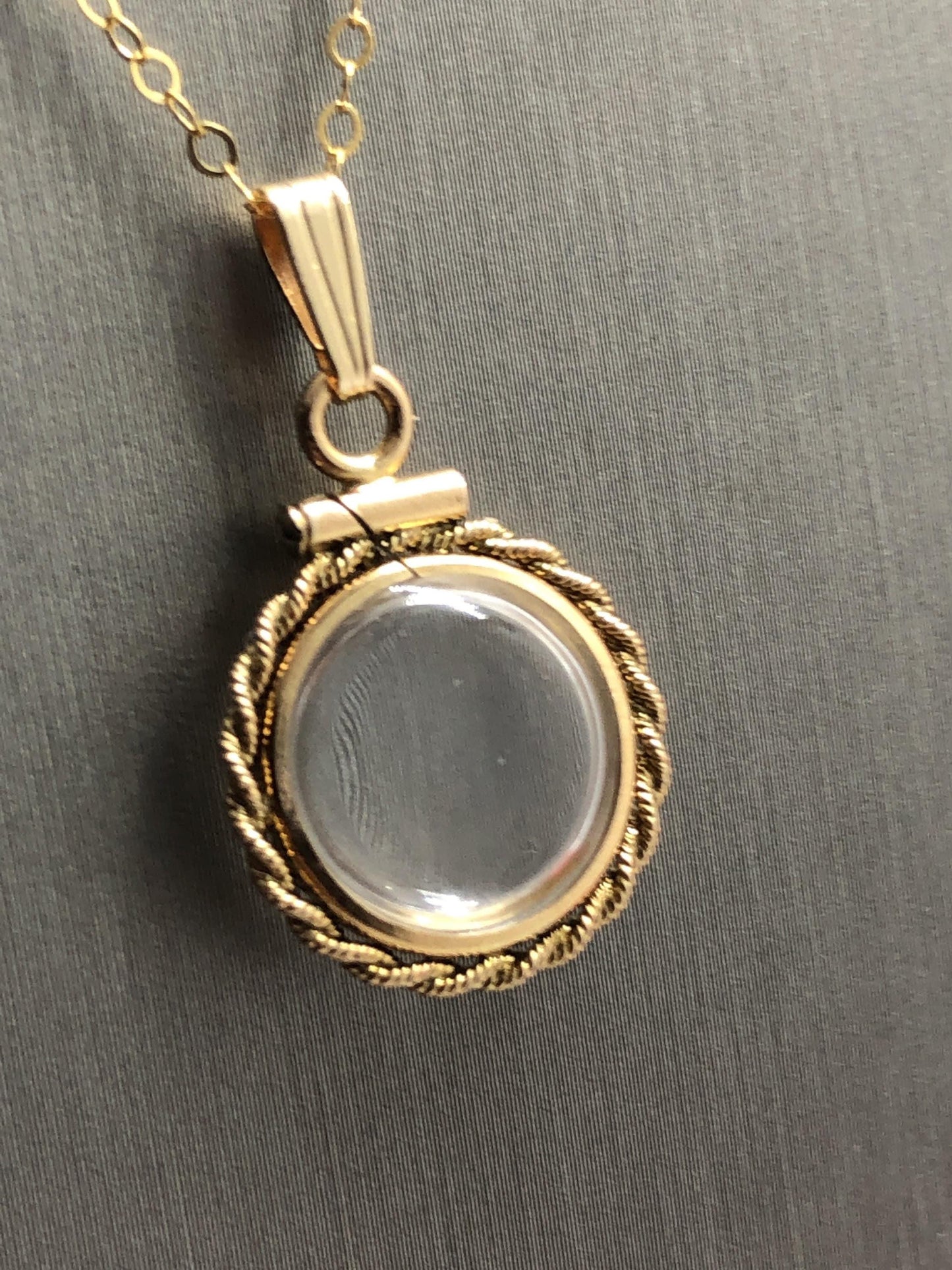 12.5mm 14K Gold-Filled Rope-Edge Shaker Locket for Tiny Keepsakes