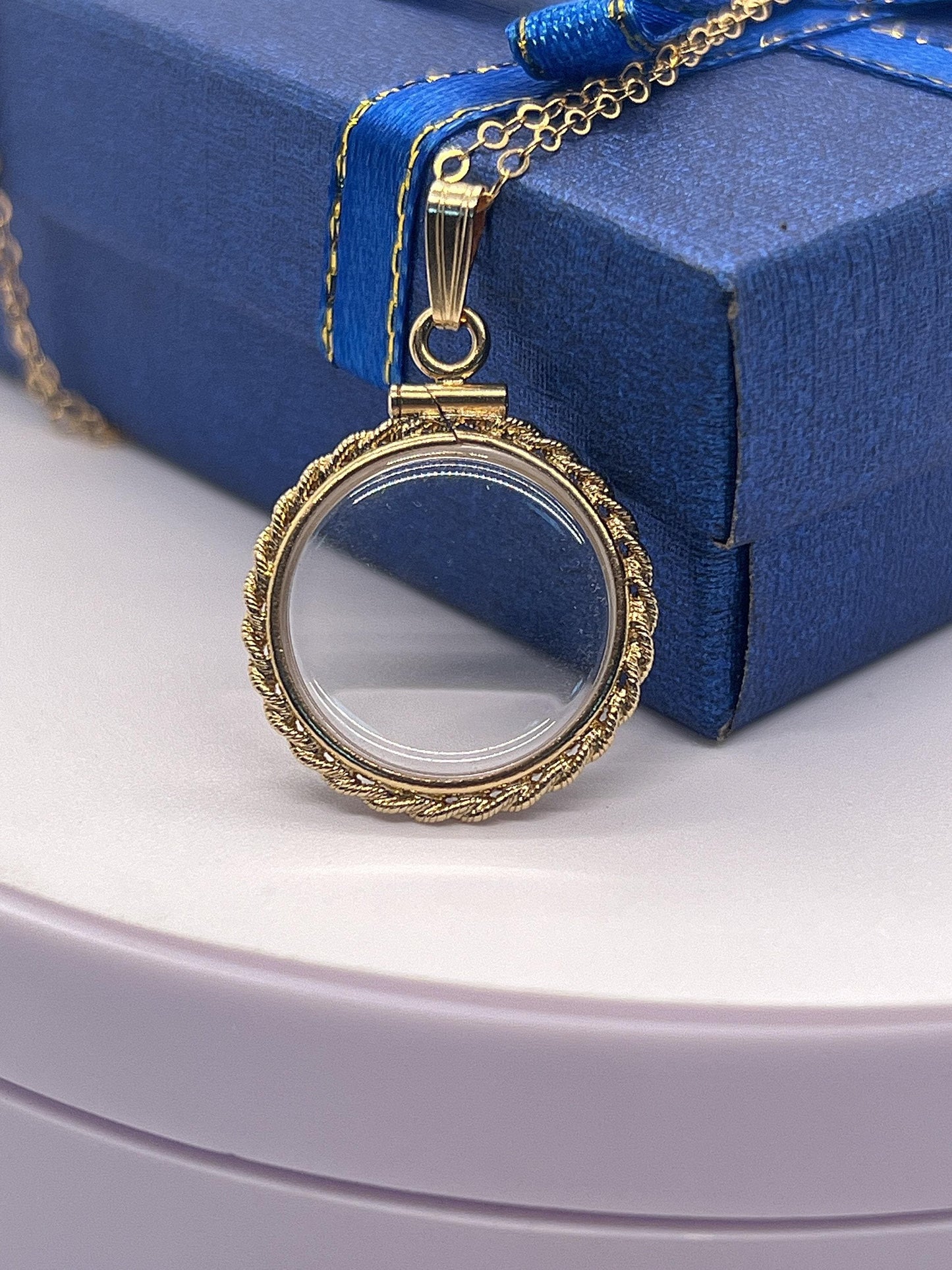 Empty customizable hand made 21 mm 14k gold filled lucite shaker locket with rope edge w/ free screwdriver waiting for your little treasures