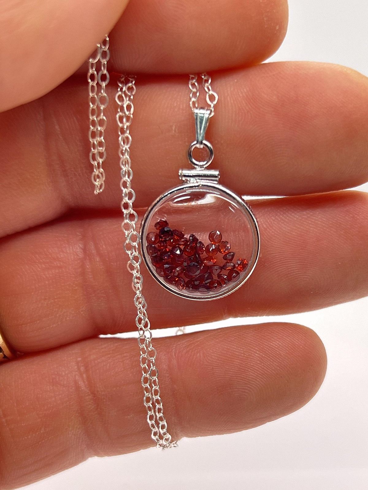 Handmade dime size sterling silver garnet shaker locket lucite view locket, necklace, beautiful january birthstone. 2.9 tcw, red round cut