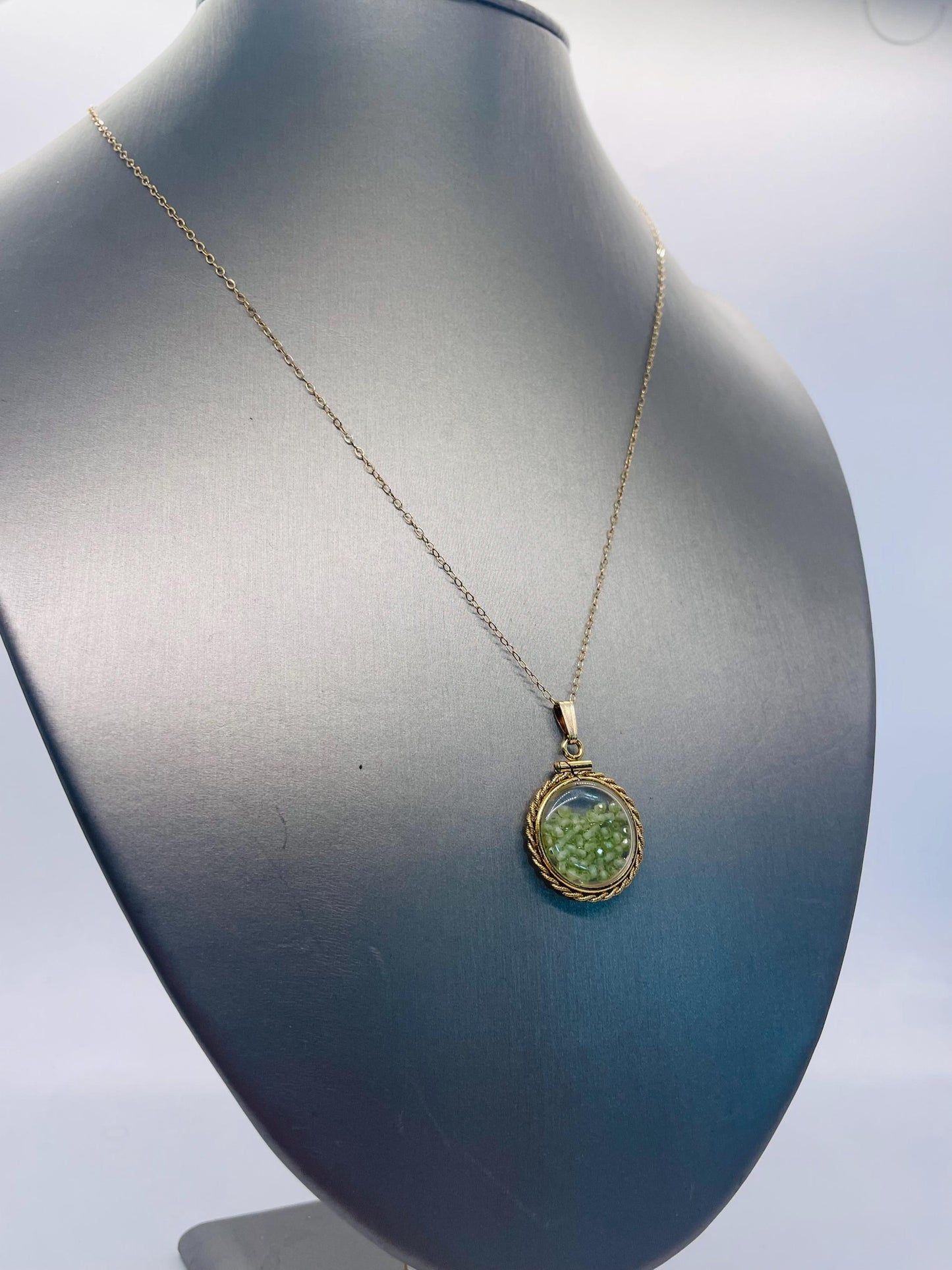 Hand made 21 mm nickel size 14k gold filled lucite genuine peridot shaker locket with rope edge and  beautiful bead crystals.