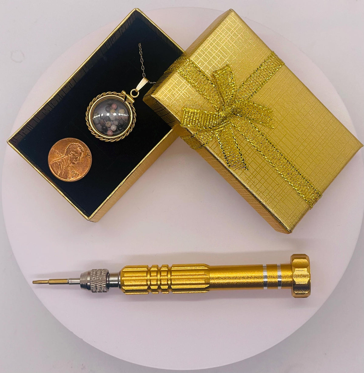 Hand made 21 mm nickel size 14k gold filled lucite genuine multi tourmaline shaker locket with rope edge and  beautiful bead crystals.