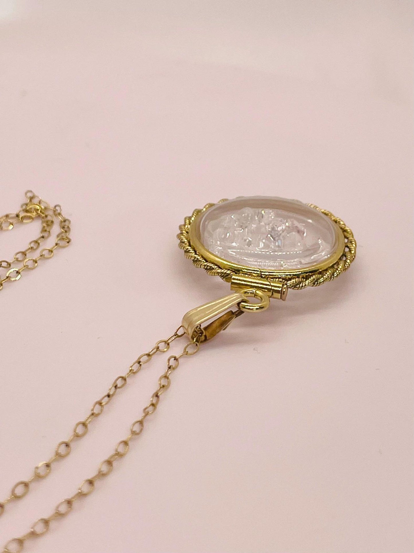Hand made 21 mm nickel size 14k gold filled lucite genuine white topaz shaker locket with rope edge.