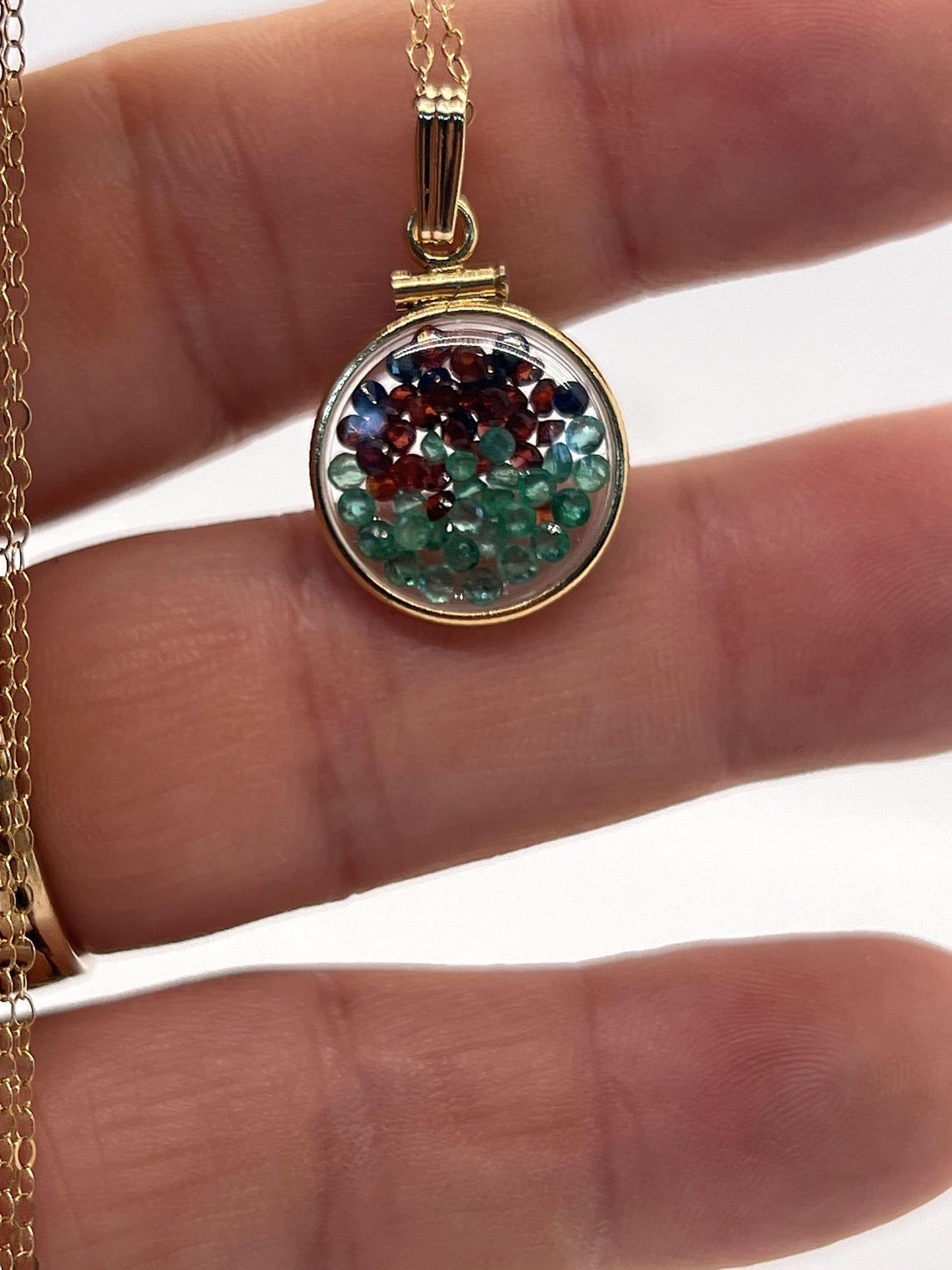 Solid 14k gold lucite handmade 4.4 tcw mix of garnet, emerald, sapphire shaker locket. round cut colorful gems. artistic series- beautiful