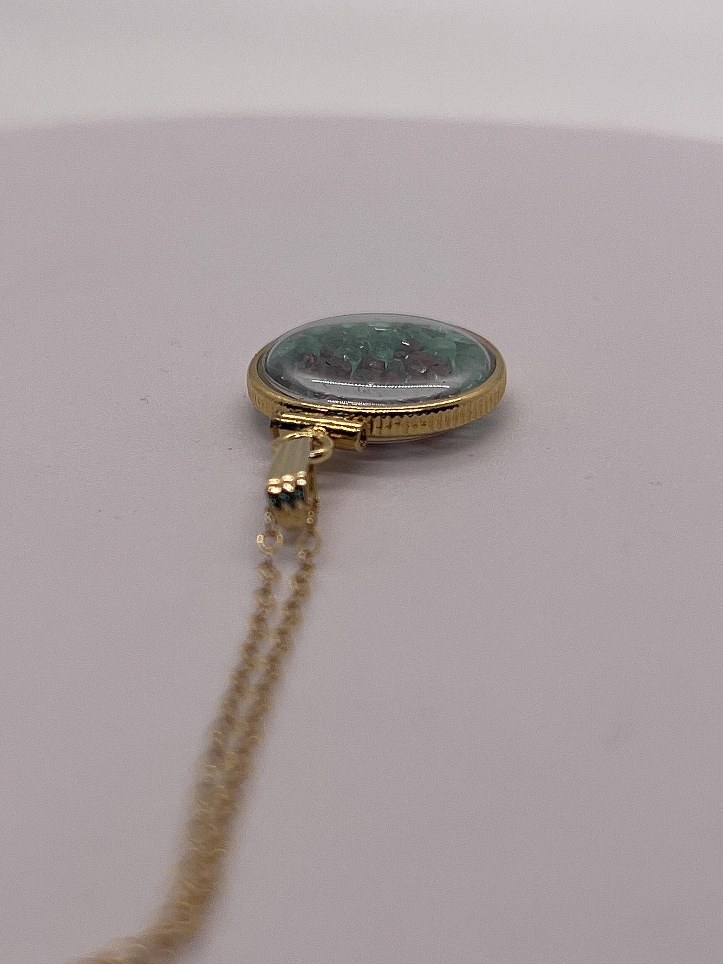 Solid 14k gold lucite handmade 4.4 tcw mix of garnet, emerald, sapphire shaker locket. round cut colorful gems. artistic series- beautiful