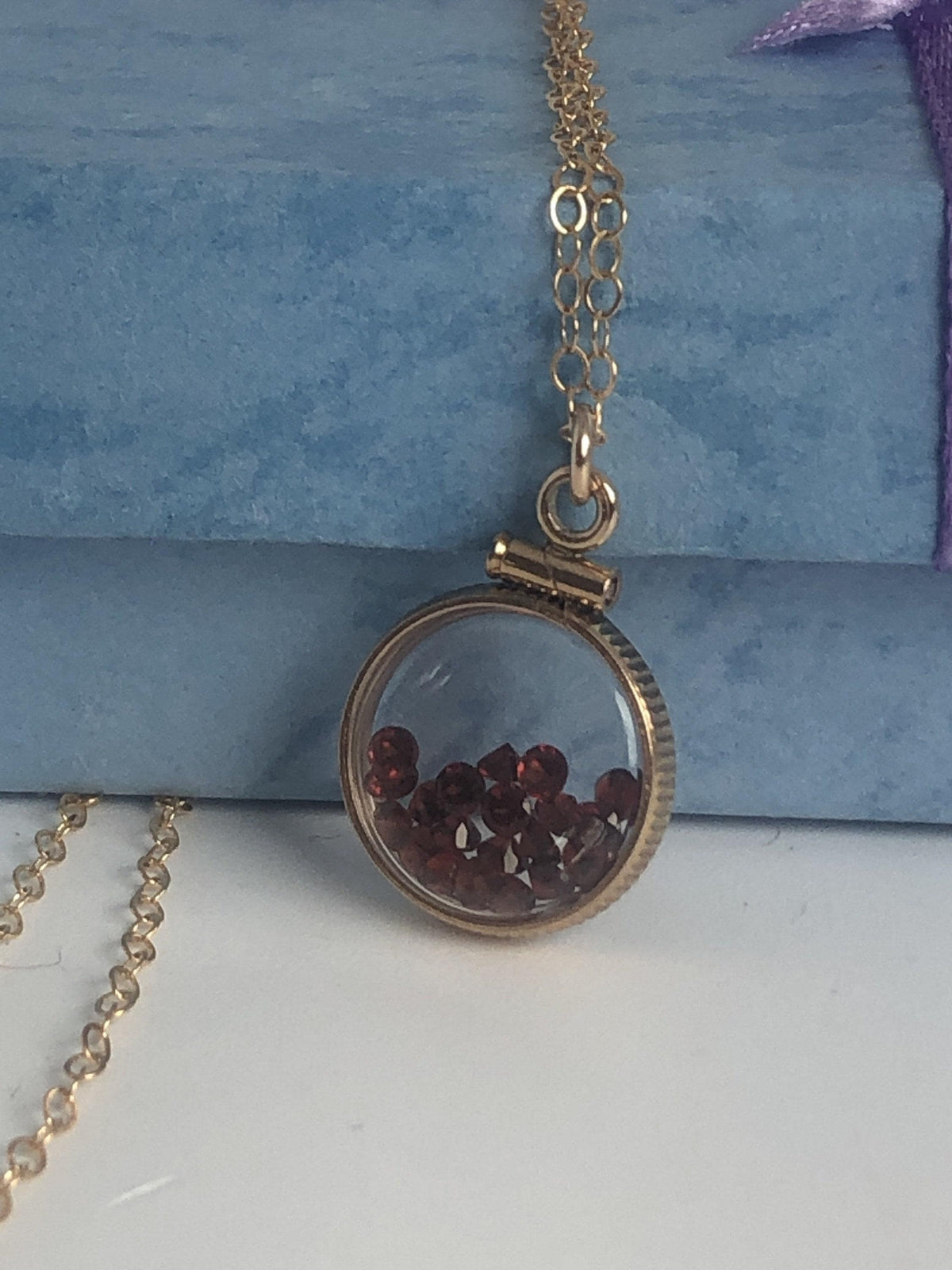 Handmade garnet shaker locket,14k gold filled w/ 0.85 tcw beautiful genuine gems, january birthstone make one for your mother's day, ask me