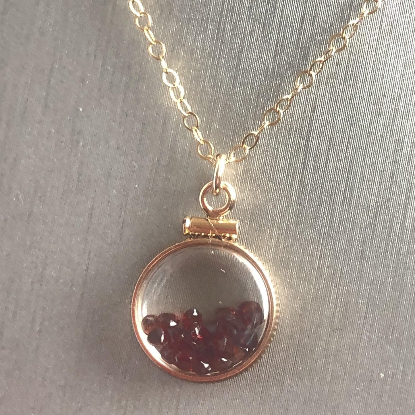 Handmade garnet shaker locket,14k gold filled w/ 0.85 tcw beautiful genuine gems, january birthstone make one for your mother's day, ask me