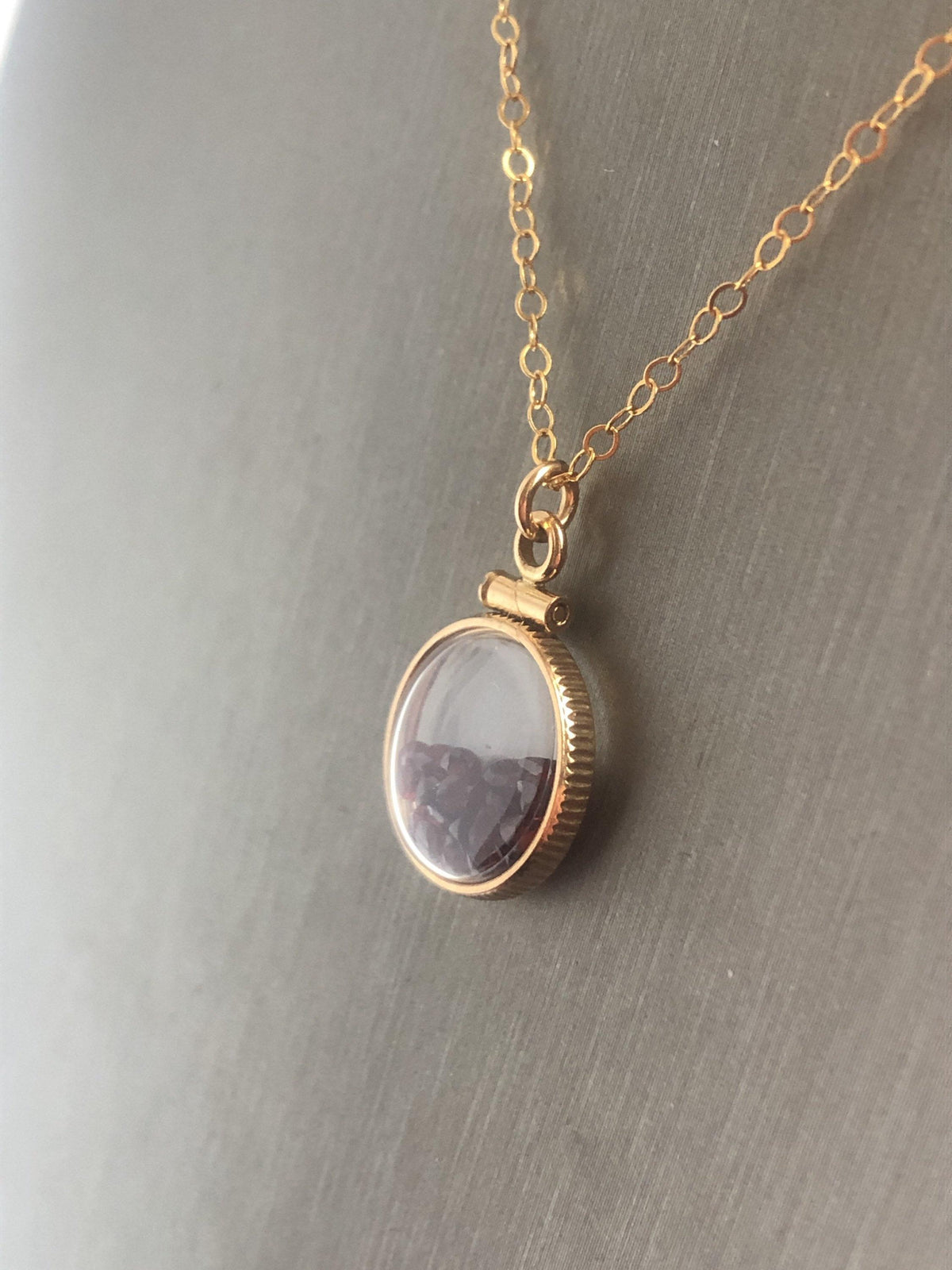 Handmade garnet shaker locket,14k gold filled w/ 0.85 tcw beautiful genuine gems, january birthstone make one for your mother's day, ask me
