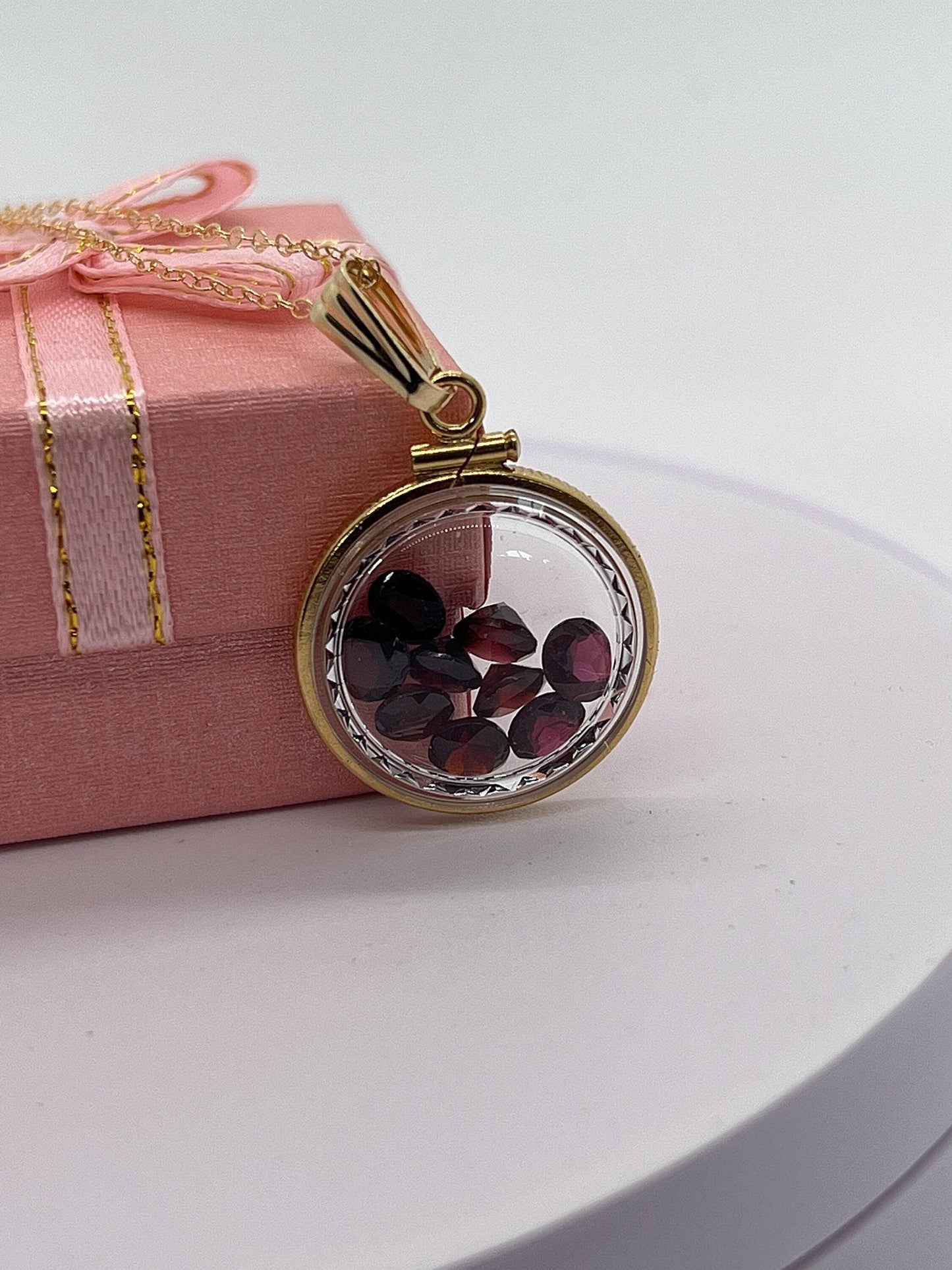 Solid 14k gold lucite  diamond edge handmade 5.85 tcw garnet shaker locket.