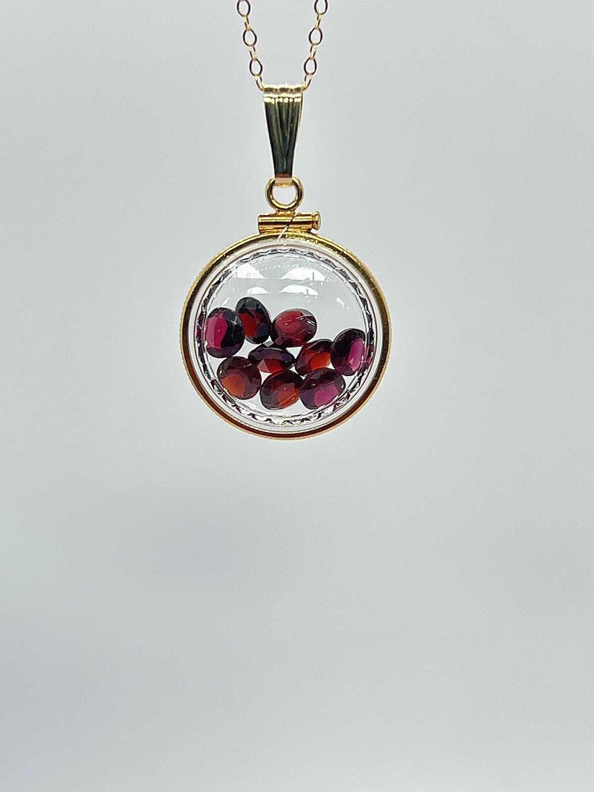 Solid 14k gold lucite  diamond edge handmade 5.85 tcw garnet shaker locket.