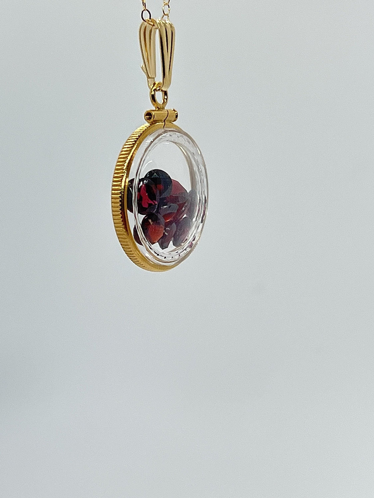 Solid 14k gold lucite  diamond edge handmade 5.85 tcw garnet shaker locket.