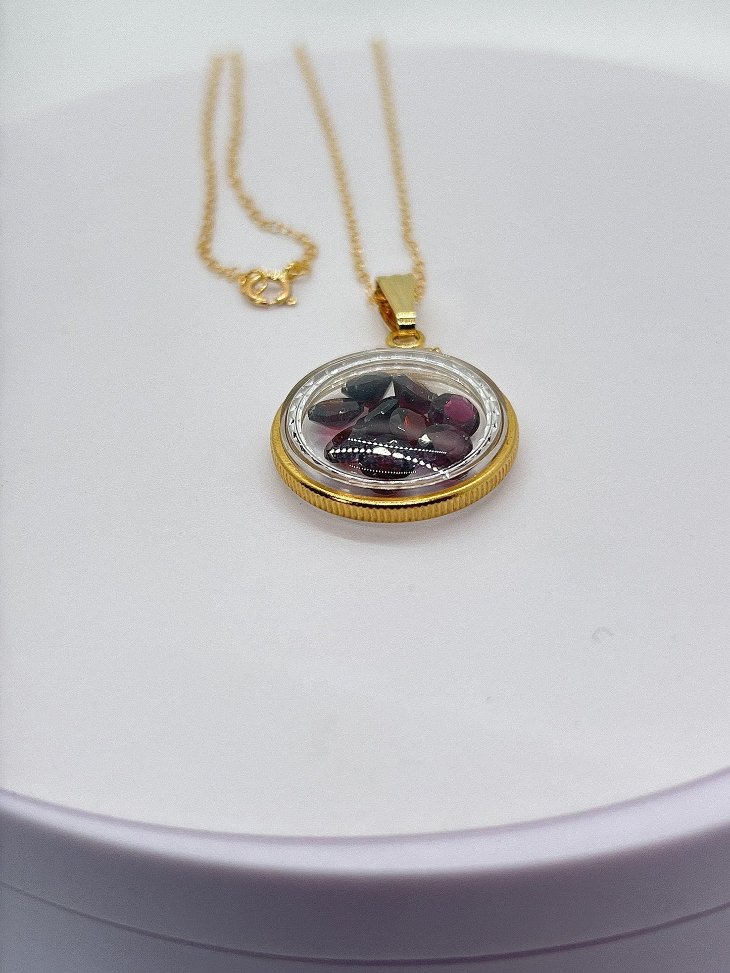 Solid 14k gold lucite  diamond edge handmade 5.85 tcw garnet shaker locket.