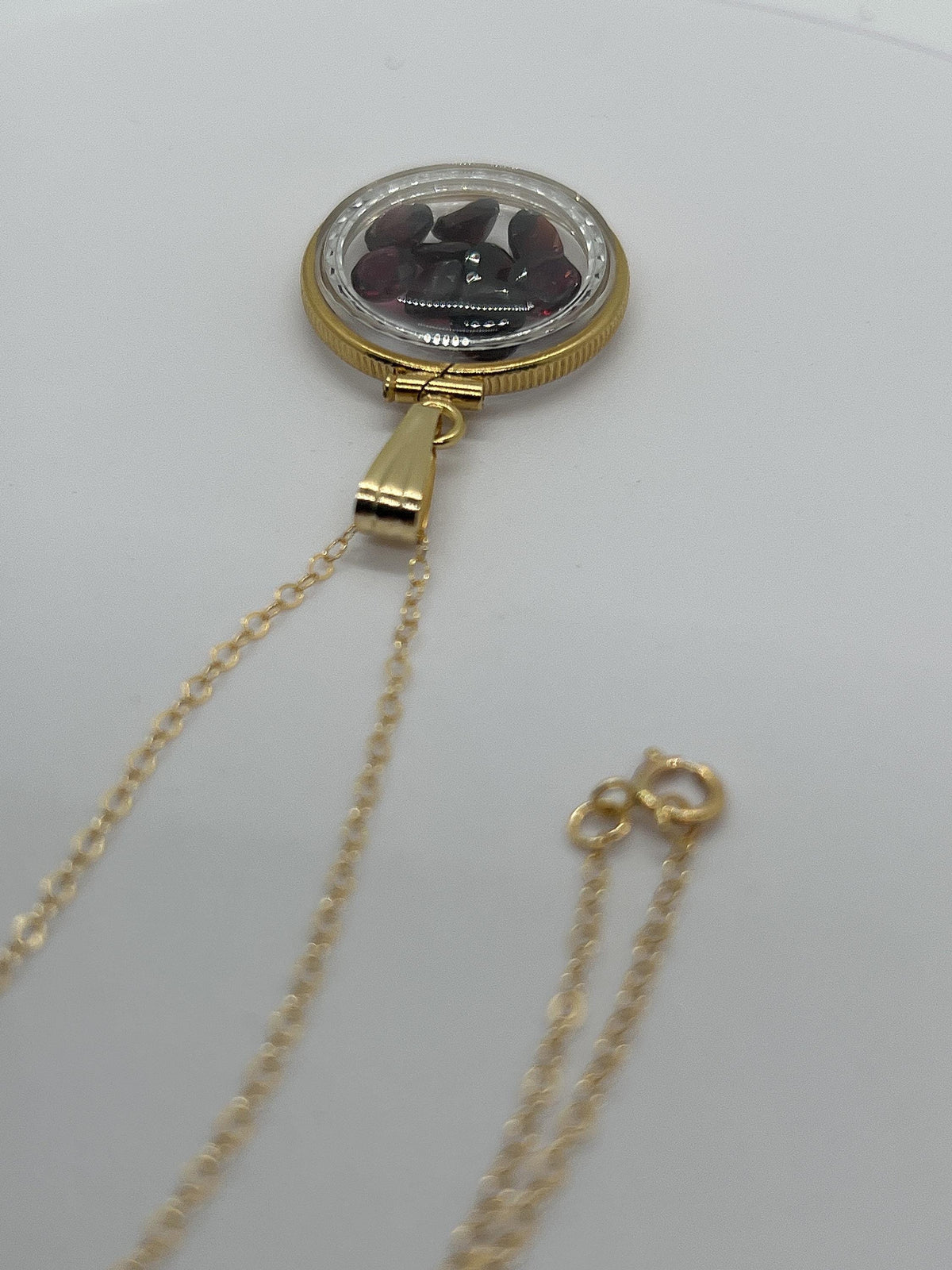 Solid 14k gold lucite  diamond edge handmade 5.85 tcw garnet shaker locket.