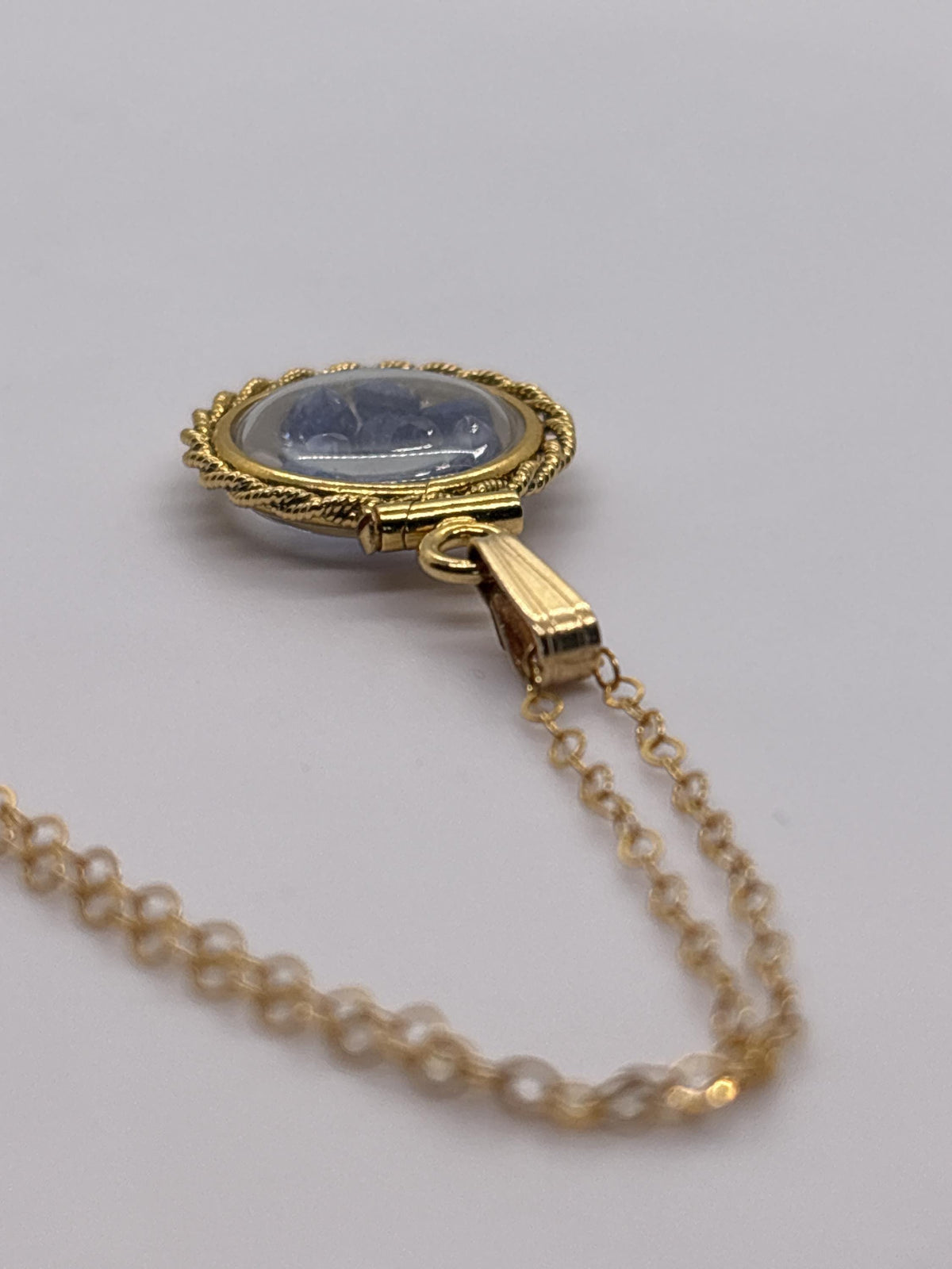 Handmade 12.5 mm 14k gold filled gemstone  shaker locket with twisted rope edge bezel, 0.75 cttw. blue saphire, birthstone september