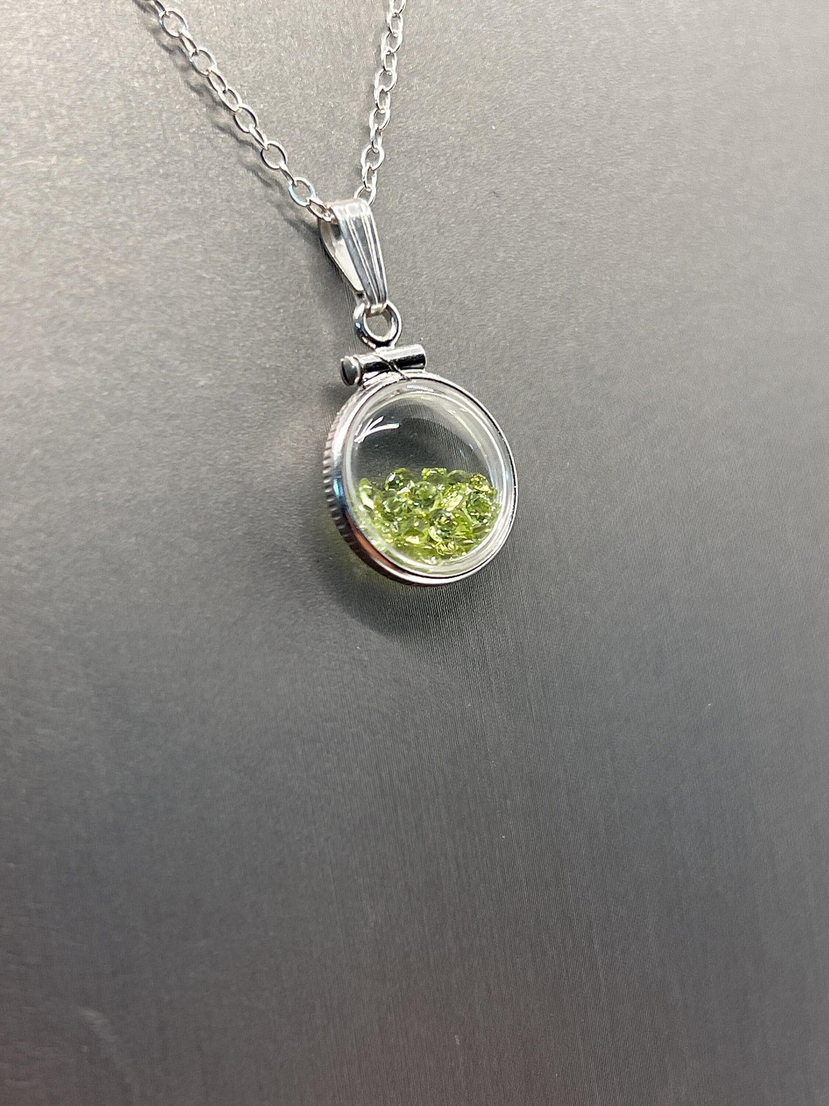 Handmade 12.5 mm diminutive sterling silver peridot shaker locket lucite view locket, necklace, beautiful may birthstone. 1.65 tcw
