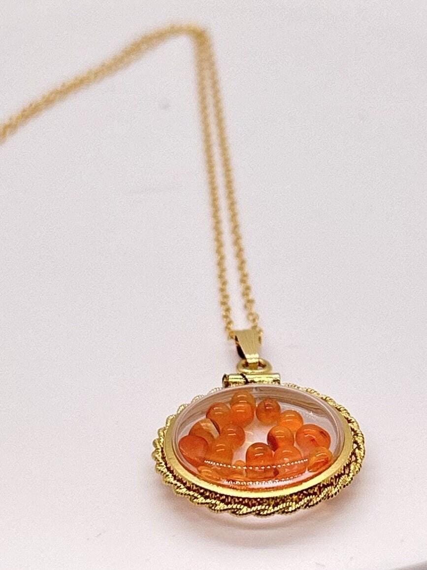 Handmade nickle sized carnelian rope edge gold filled shaker locket, 2.070 ctw round carnelian cabochons.