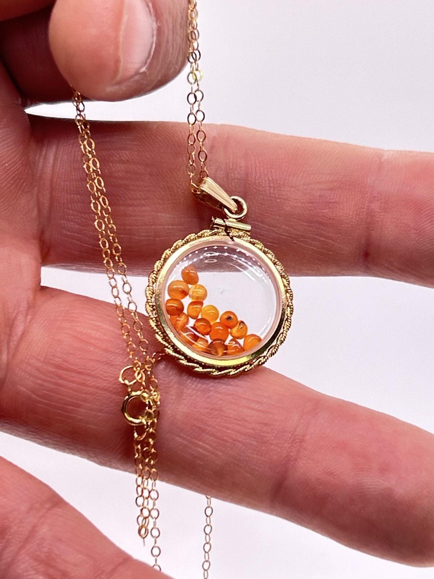 Handmade nickle sized carnelian rope edge gold filled shaker locket, 2.070 ctw round carnelian cabochons.