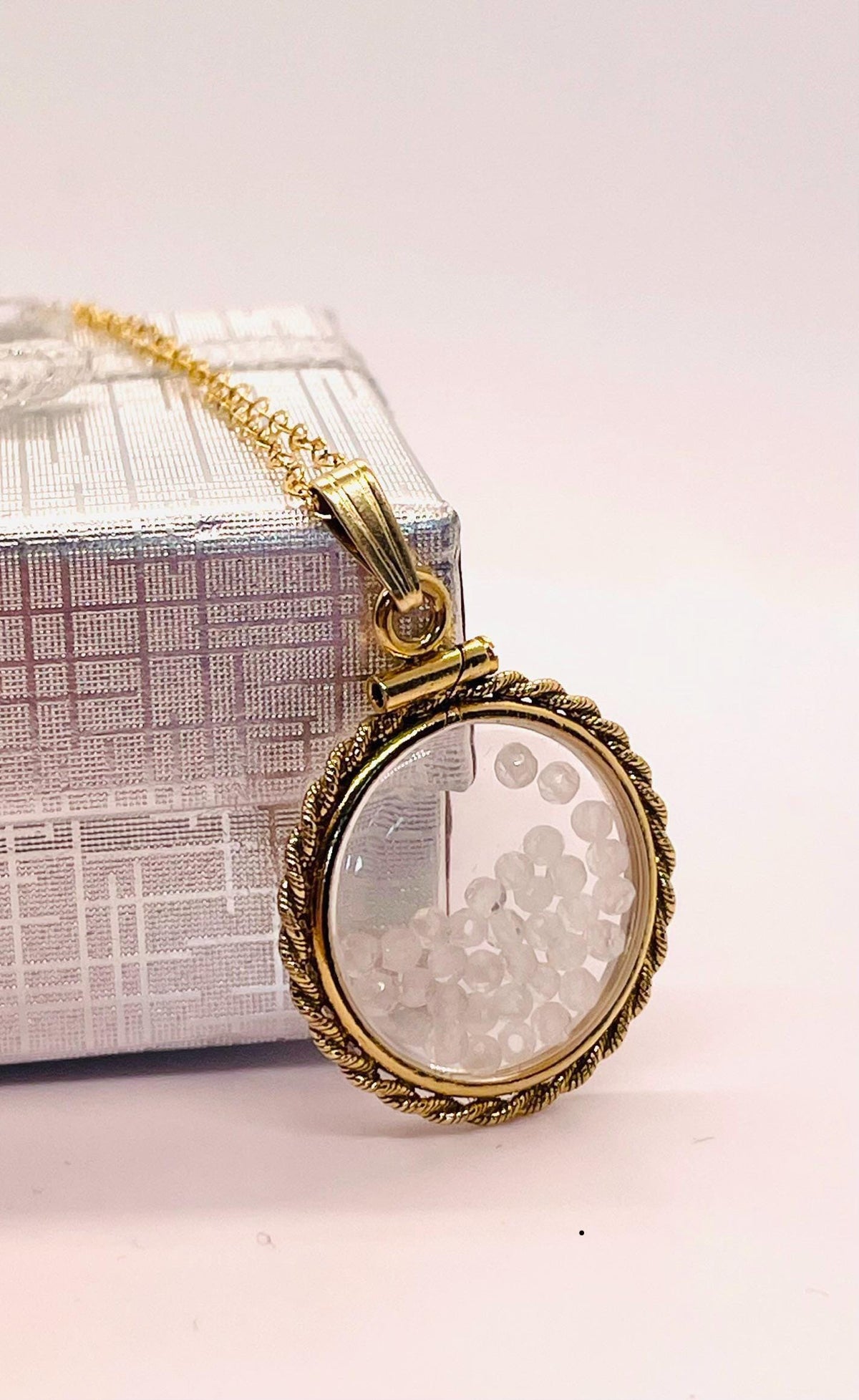 Hand made 21 mm nickel size 14k gold filled lucite genuine labradorite shaker locket with rope edge and  beautiful bead crystals.