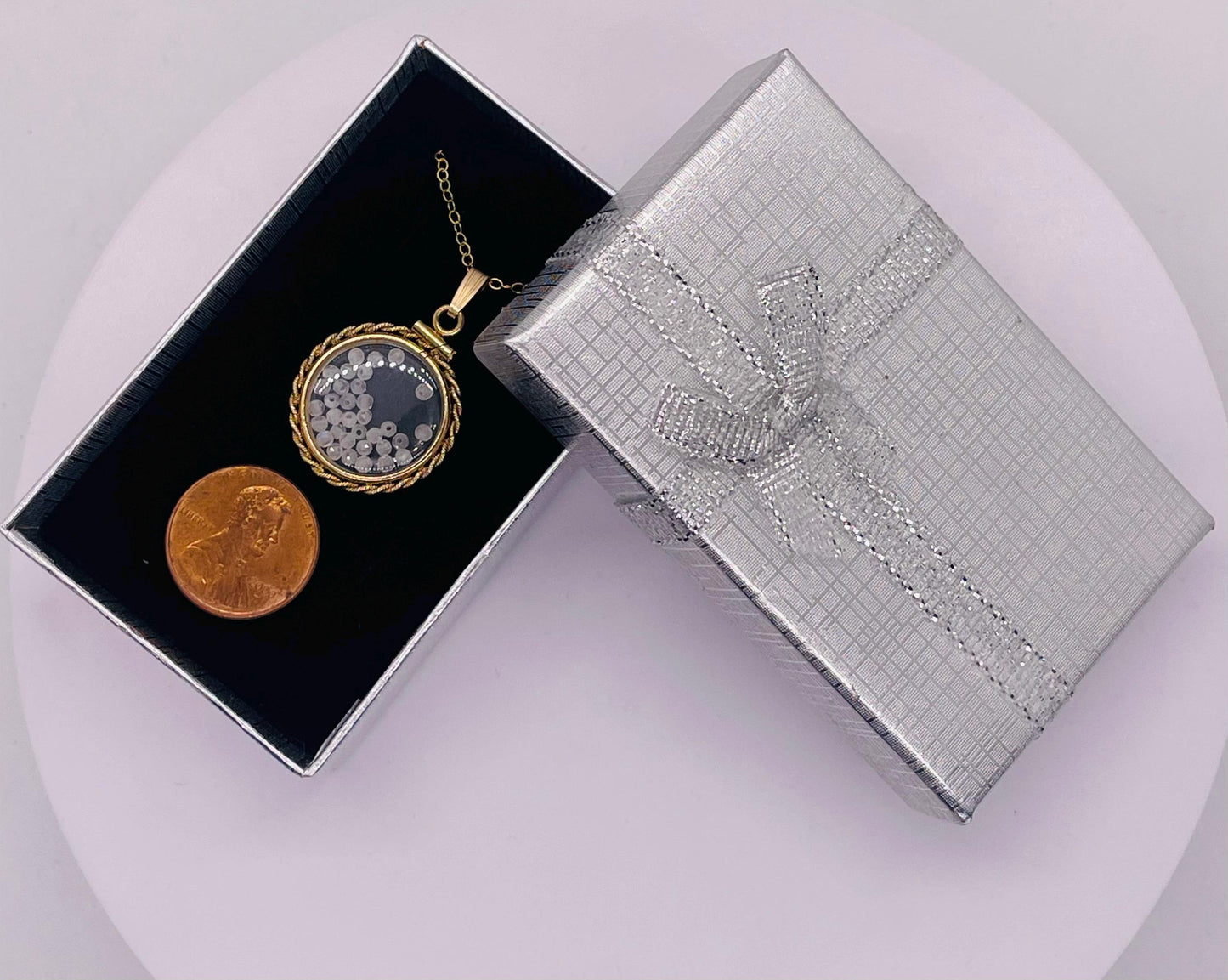 Hand made 21 mm nickel size 14k gold filled lucite genuine labradorite shaker locket with rope edge and  beautiful bead crystals.