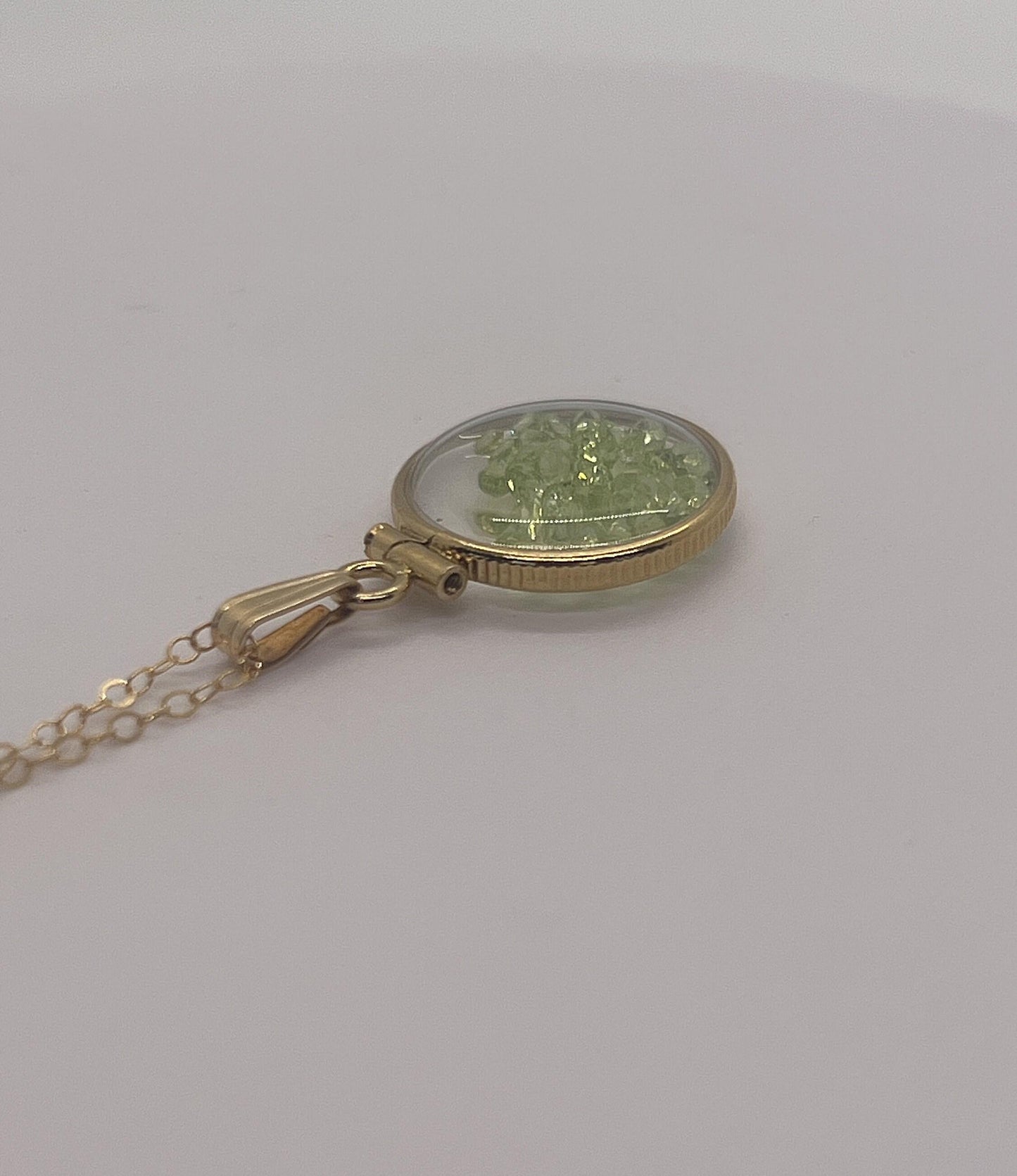 14k solid gold handmade dime size peridot shaker locket, 1.75 tcw, august birthstone.