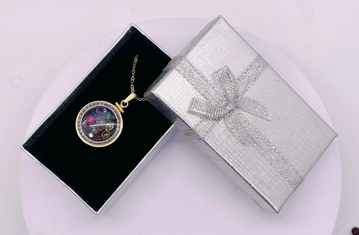 Solid 14k gold lucite diamond edge 22mm shaker locket representing the 12 tribes of israel