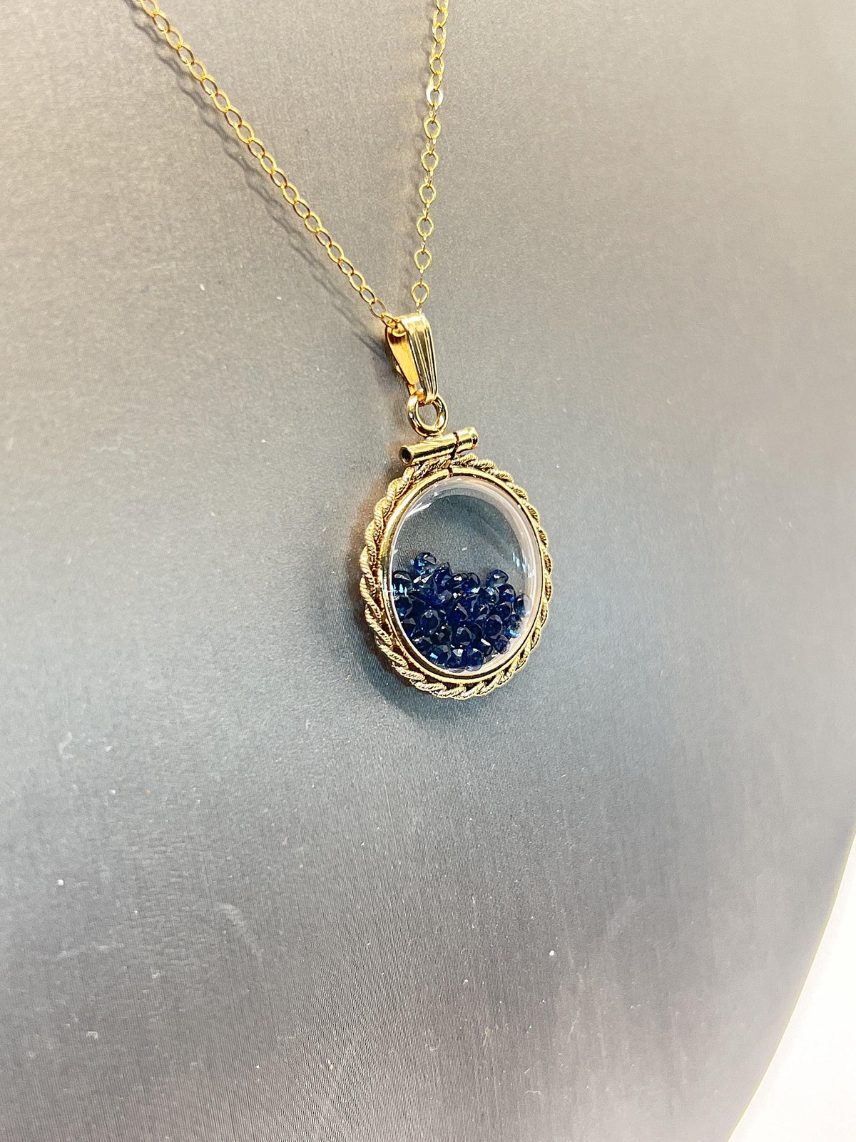 Hand made 21 mm nickel size 14k gold filled lucite sapphire shaker locket with rope edge, september birthstone.