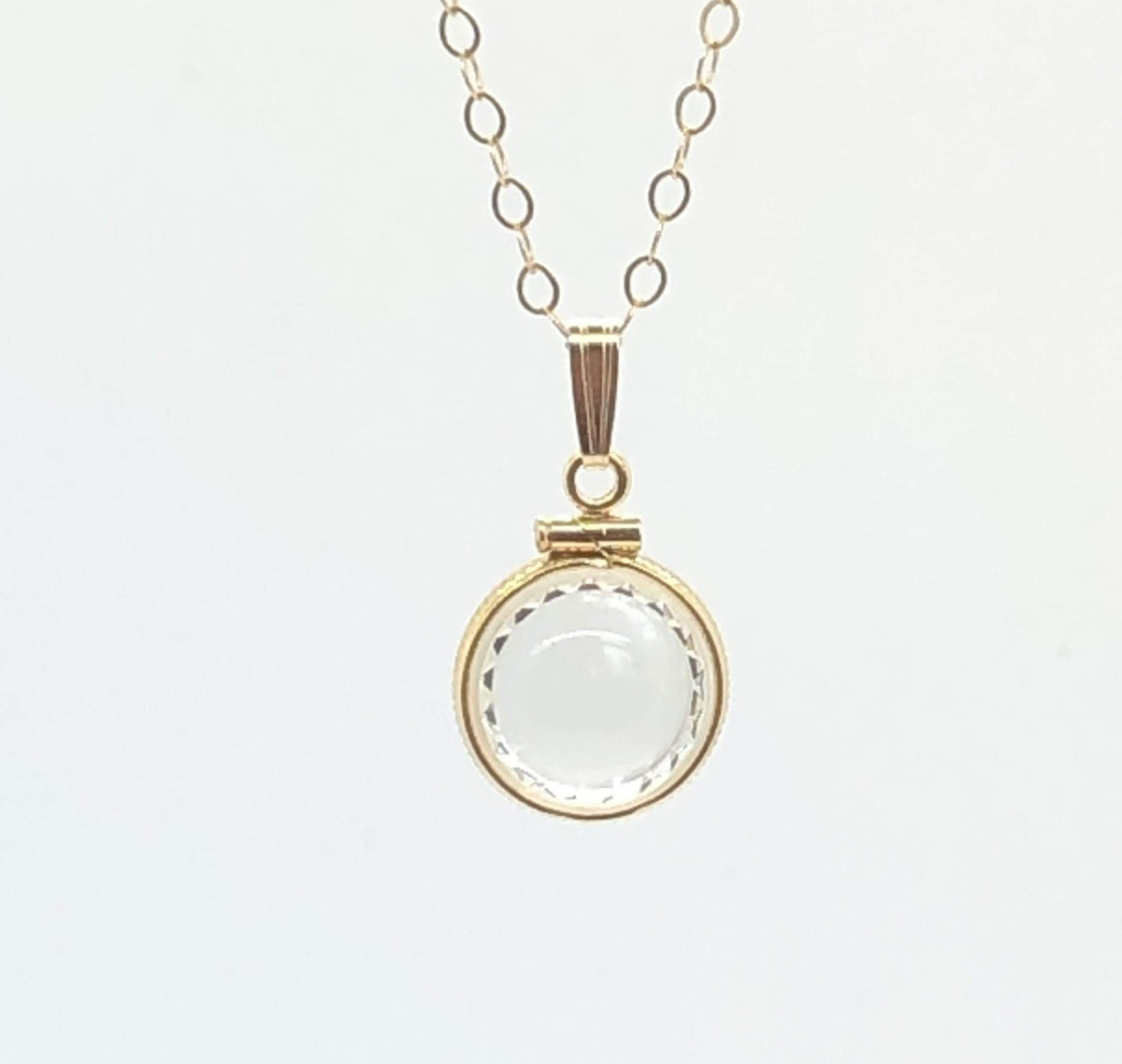 12.5mm 14K Gold-Filled Diamond-Edge Shaker Locket for Tiny Keepsakes