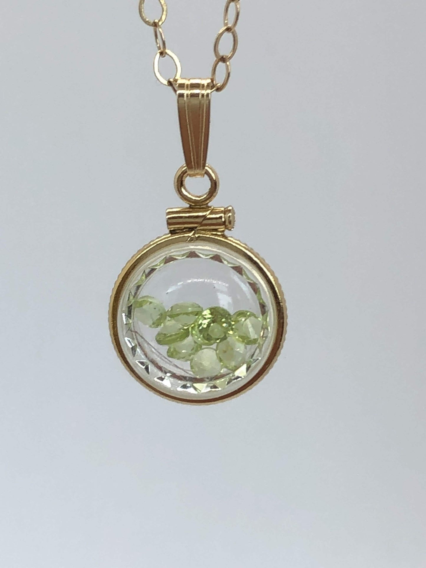 12.5mm 14K Gold-Filled Diamond-Edge Shaker Locket for Tiny Keepsakes