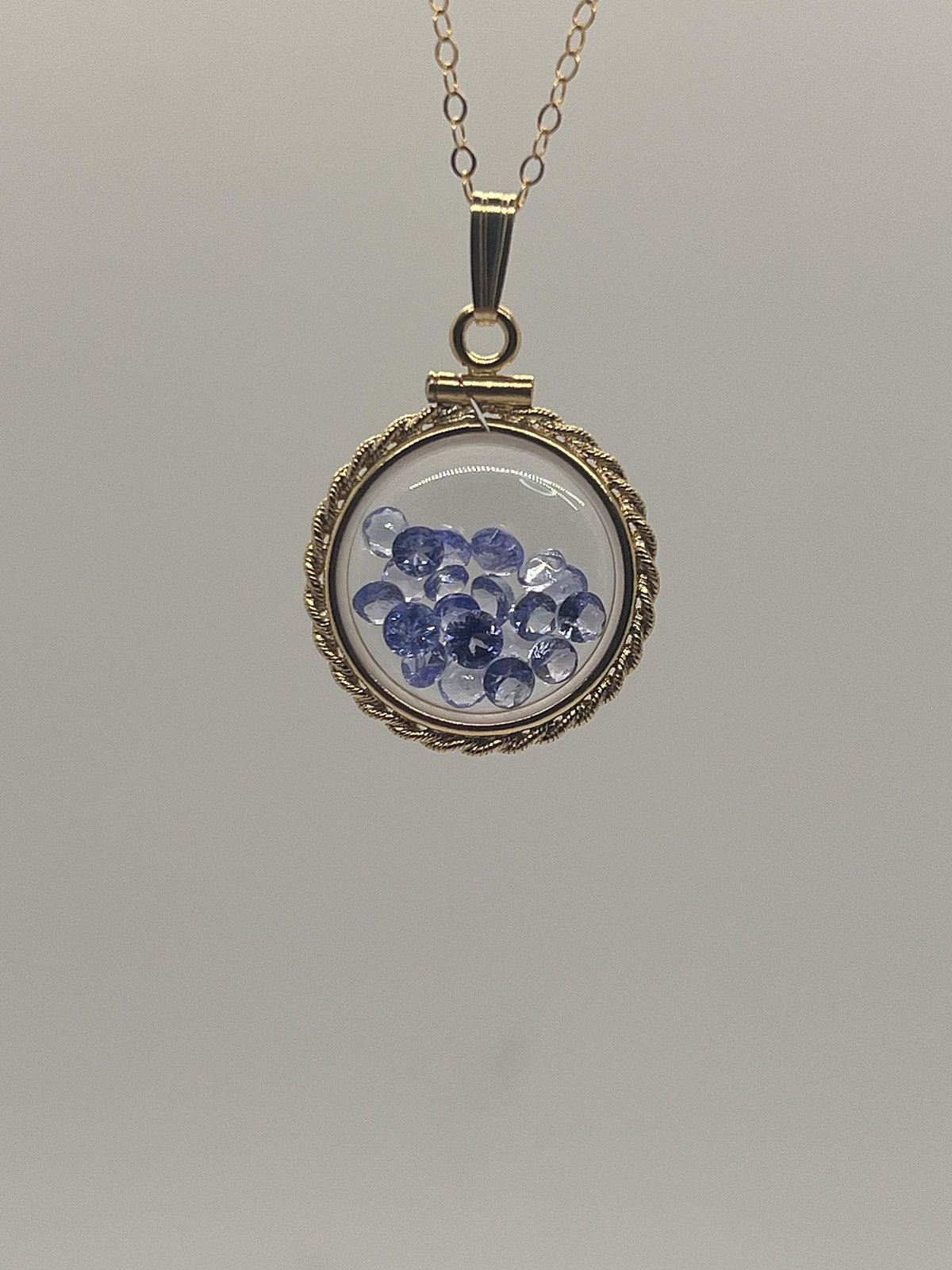 Empty hand made 21 mm 14k gold filled lucite shaker locket with rope edge w/ free screwdriver waiting for your little treasures, 2-3 mm gems