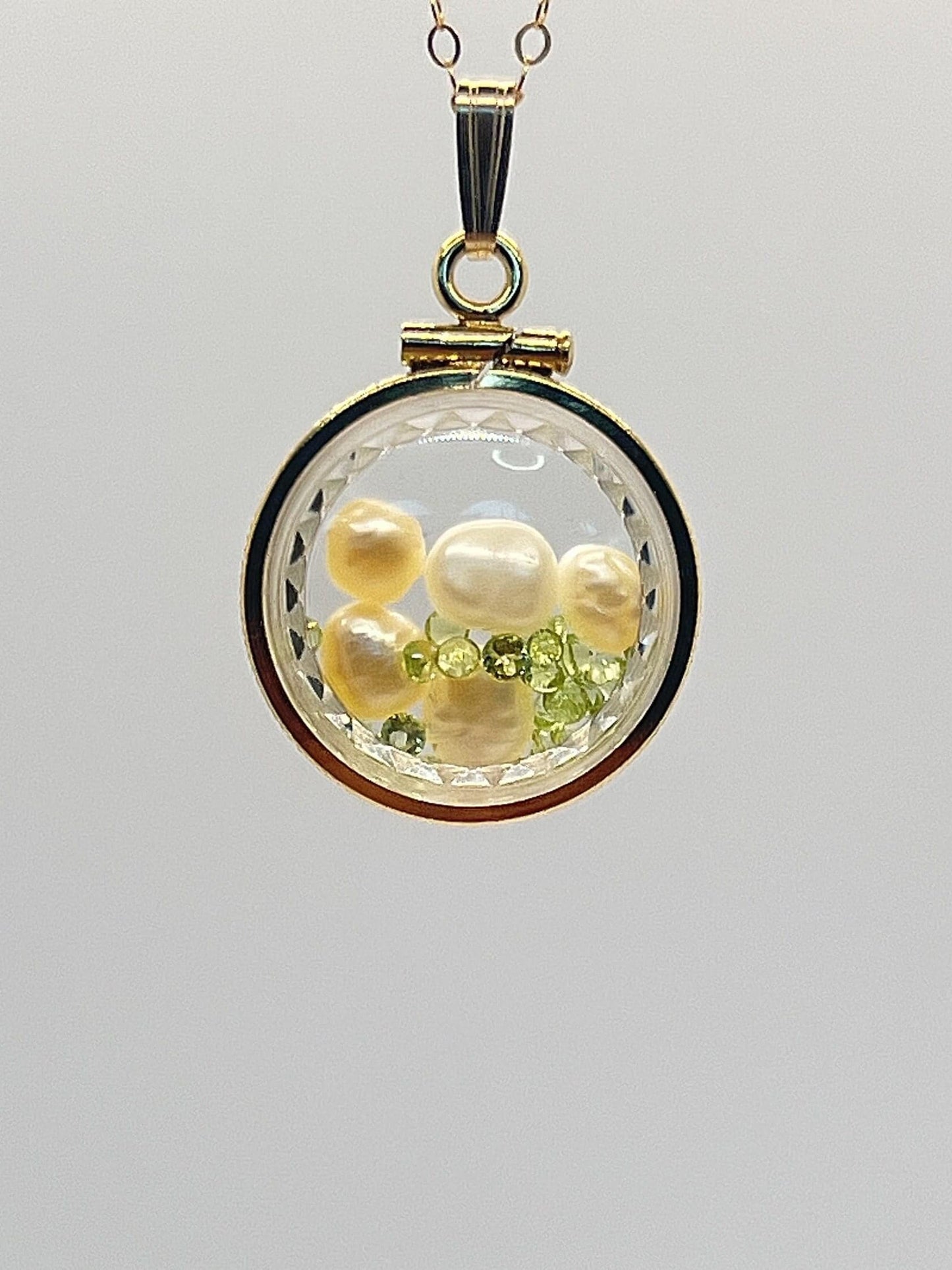 Reversible lucite diamond edge handmade 14k gold filled pearl and peridot shaker  locket nickel size. audrey design.