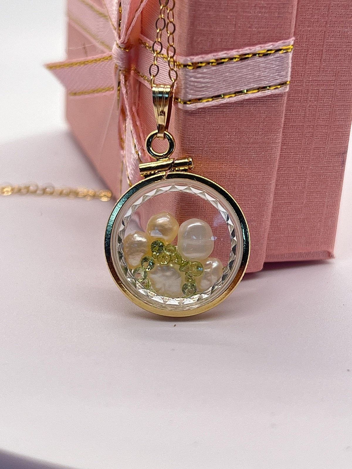 Reversible lucite diamond edge handmade 14k gold filled pearl and peridot shaker  locket nickel size. audrey design.