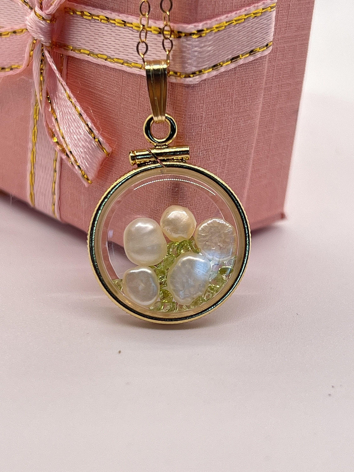 Reversible lucite diamond edge handmade 14k gold filled pearl and peridot shaker  locket nickel size. audrey design.