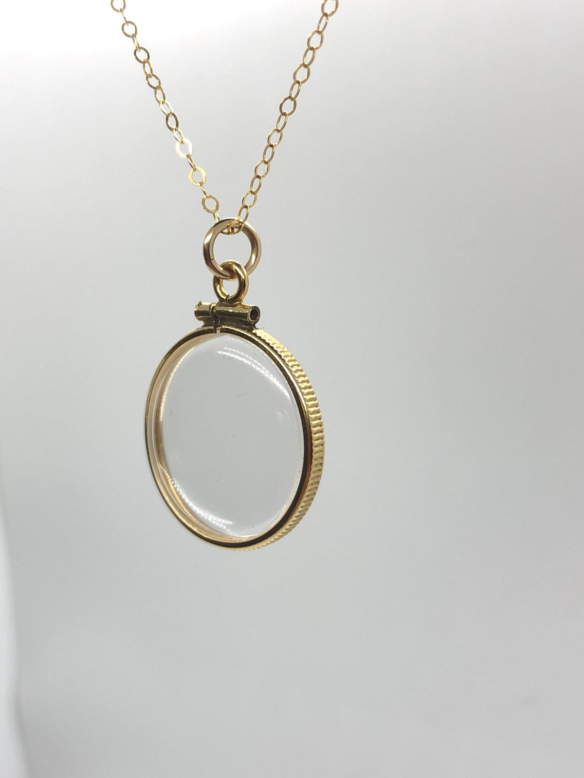Empty vintage 12k gold filled locket, 20 mm, new old stock with chain free small screwdriver included!